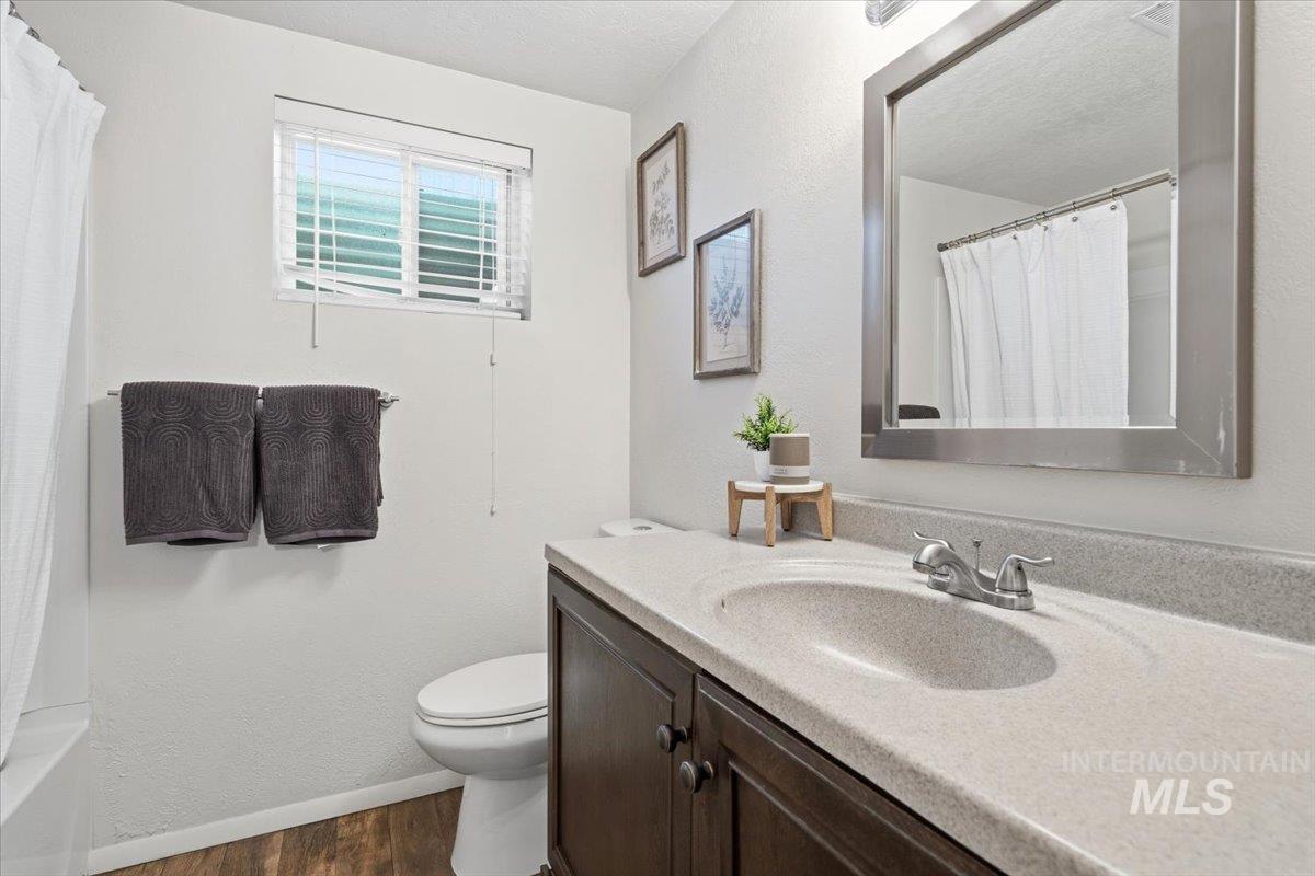 8395 W Valley View, Boise, Idaho 83704, 6 Bedrooms, 2 Bathrooms, Residential For Sale, Price $575,000,MLS 98990878