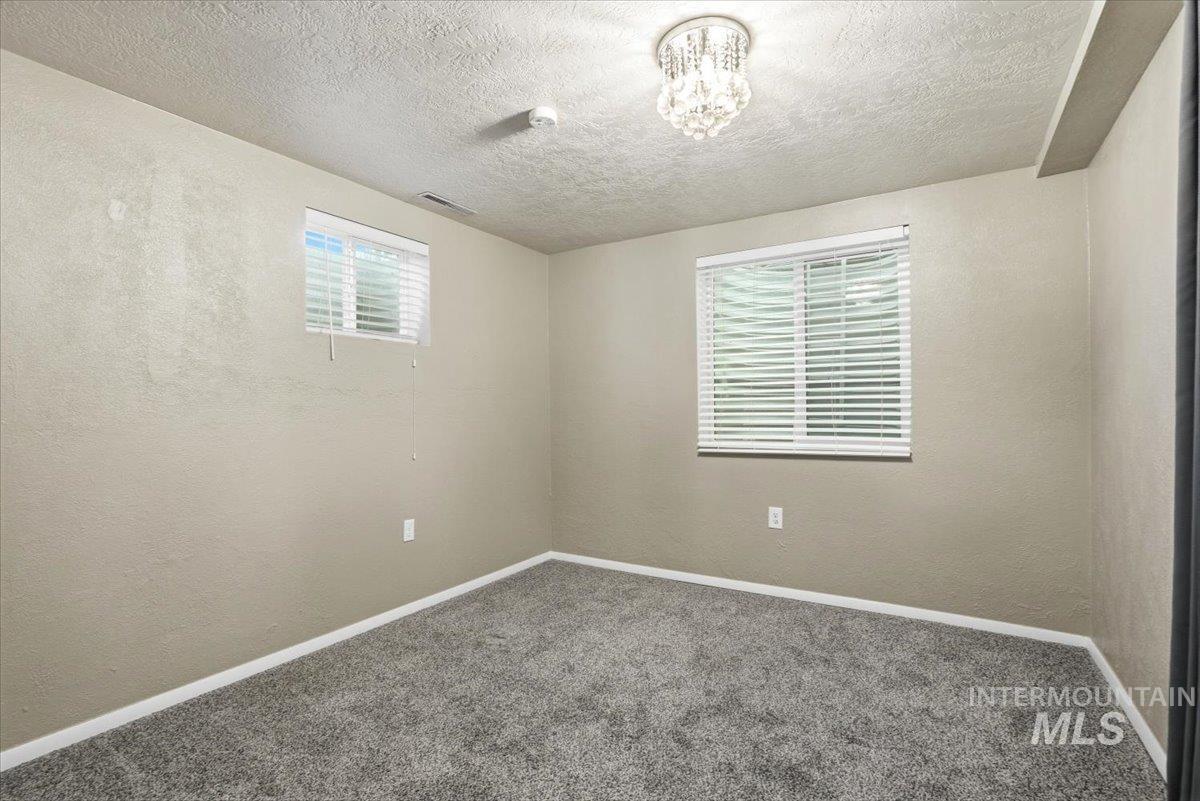 8395 W Valley View, Boise, Idaho 83704, 6 Bedrooms, 2 Bathrooms, Residential For Sale, Price $575,000,MLS 98990878