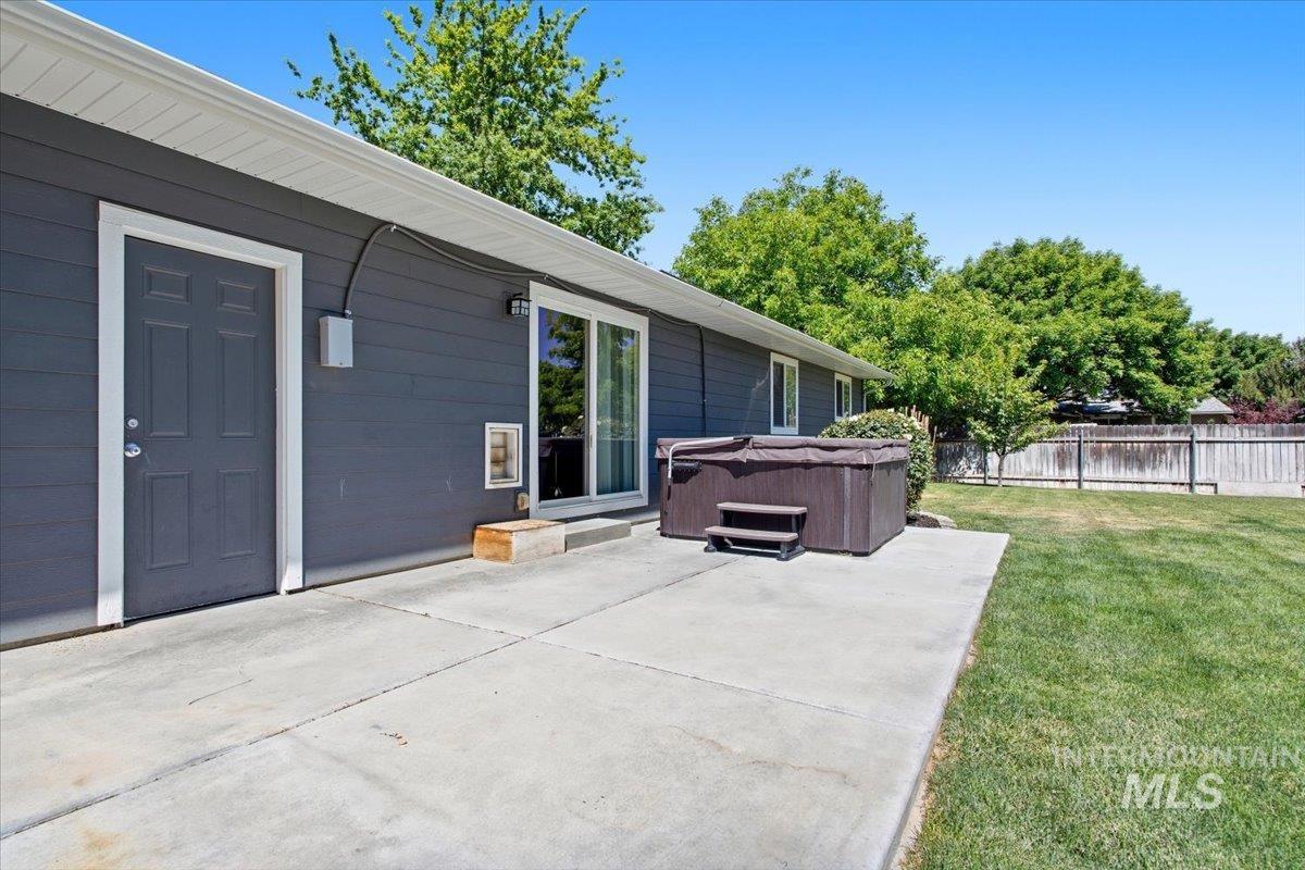 8395 W Valley View, Boise, Idaho 83704, 6 Bedrooms, 2 Bathrooms, Residential For Sale, Price $575,000,MLS 98990878