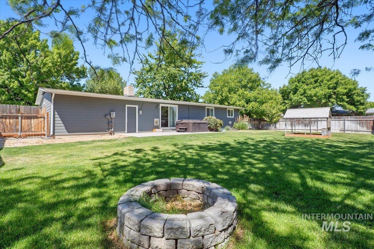 8395 W Valley View, Boise, Idaho 83704, 6 Bedrooms, 2 Bathrooms, Residential For Sale, Price $575,000,MLS 98990878