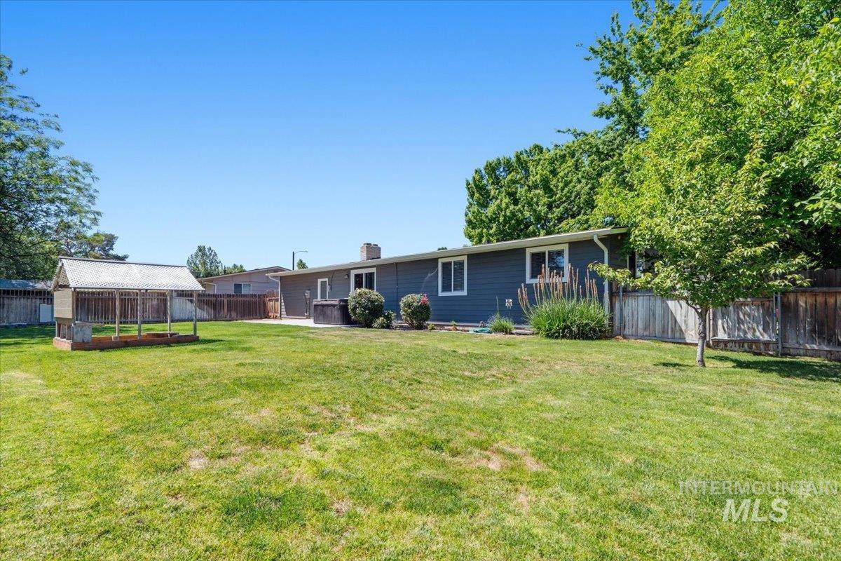 8395 W Valley View, Boise, Idaho 83704, 6 Bedrooms, 2 Bathrooms, Residential For Sale, Price $575,000,MLS 98990878