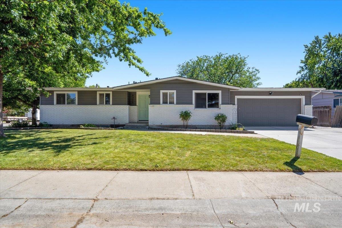 8395 W Valley View, Boise, Idaho 83704, 6 Bedrooms, 2 Bathrooms, Residential For Sale, Price $575,000,MLS 98990878