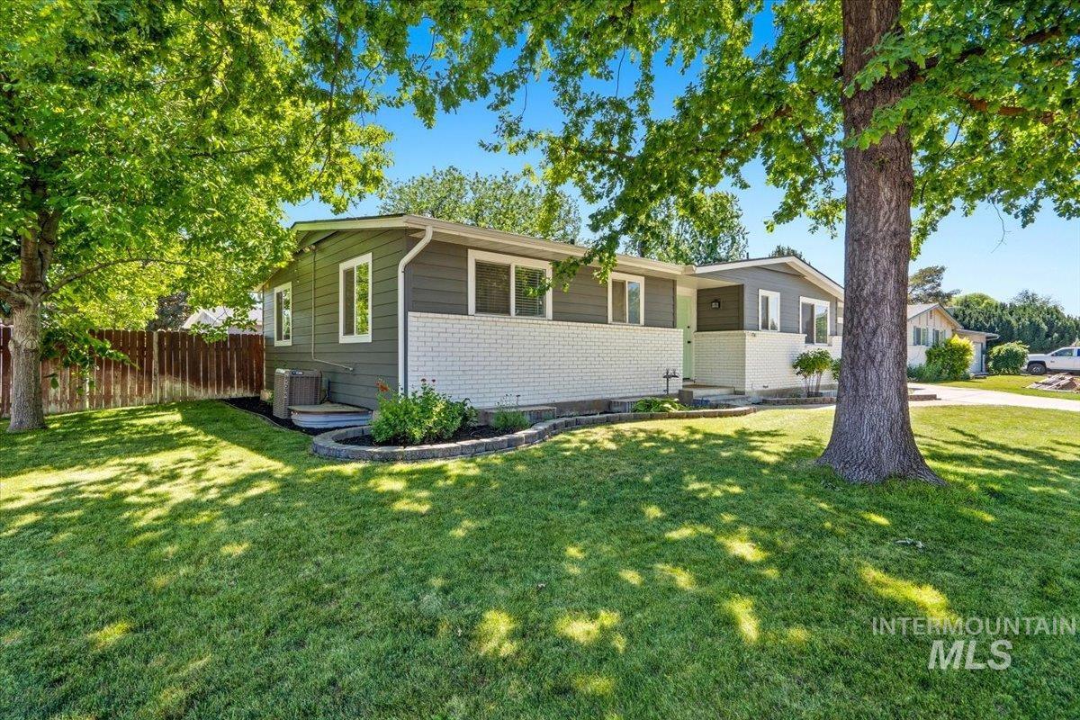 8395 W Valley View, Boise, Idaho 83704, 6 Bedrooms, 2 Bathrooms, Residential For Sale, Price $575,000,MLS 98990878