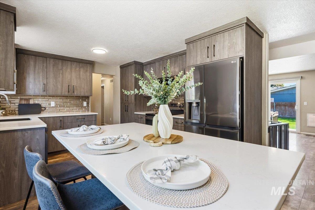 8395 W Valley View, Boise, Idaho 83704, 6 Bedrooms, 2 Bathrooms, Residential For Sale, Price $575,000,MLS 98990878