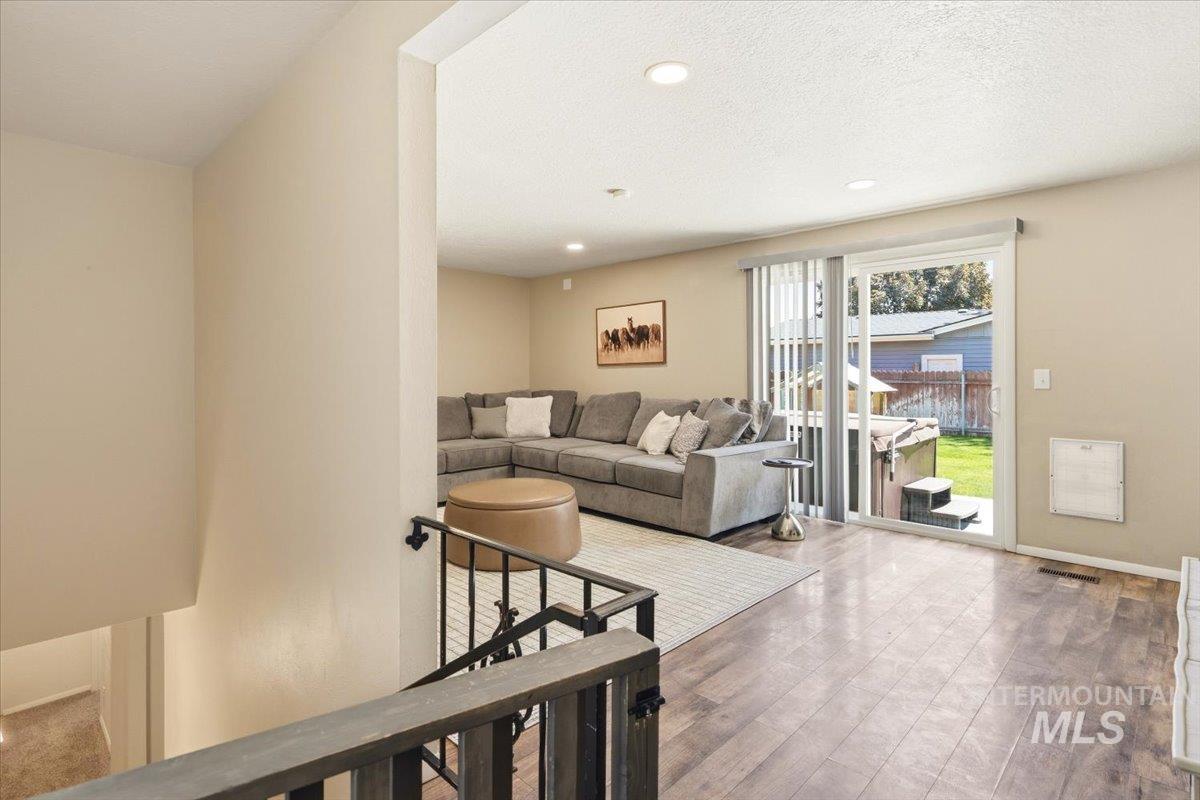 8395 W Valley View, Boise, Idaho 83704, 6 Bedrooms, 2 Bathrooms, Residential For Sale, Price $575,000,MLS 98990878