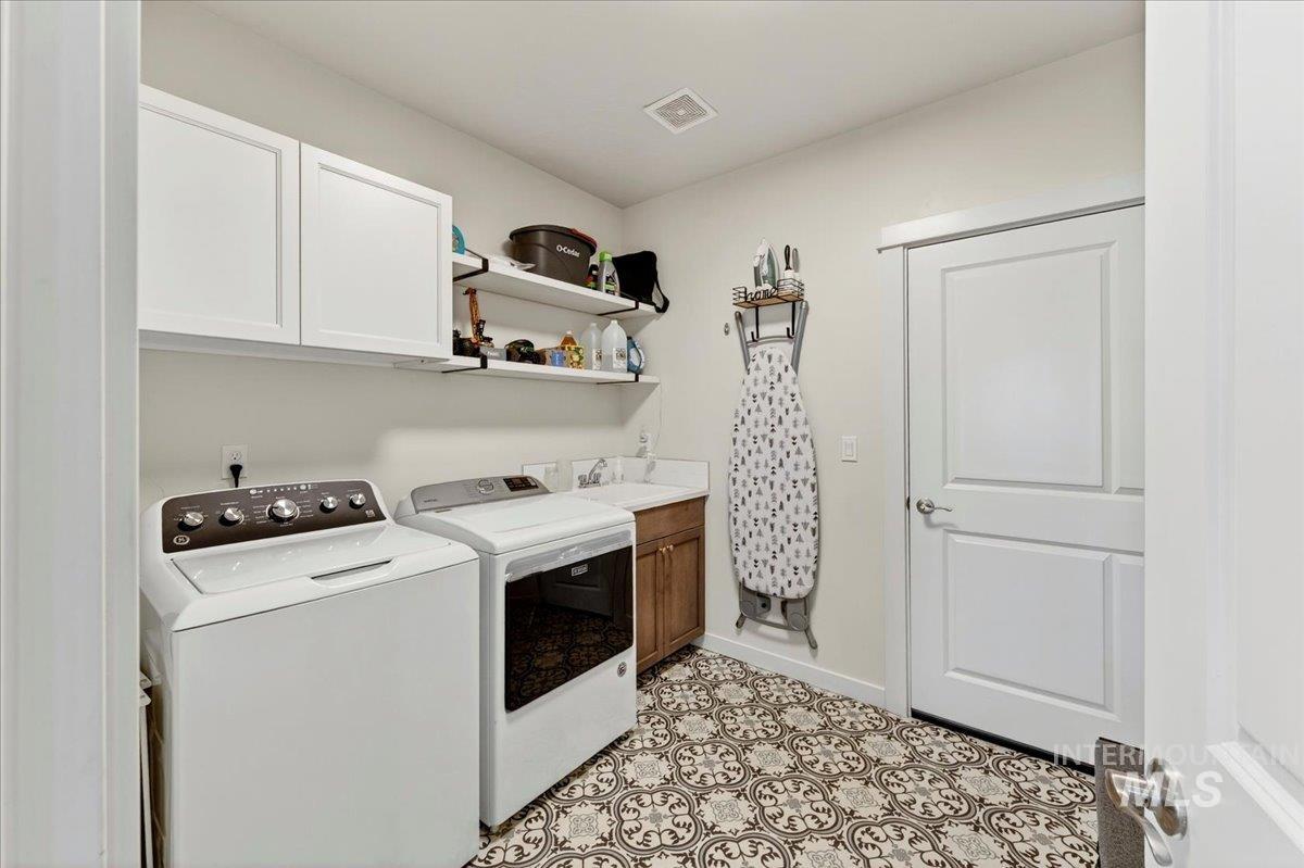 17348 N Domingo Pl, Nampa, Idaho 83687, 4 Bedrooms, 2 Bathrooms, Residential For Sale, Price $525,000,MLS 98990879