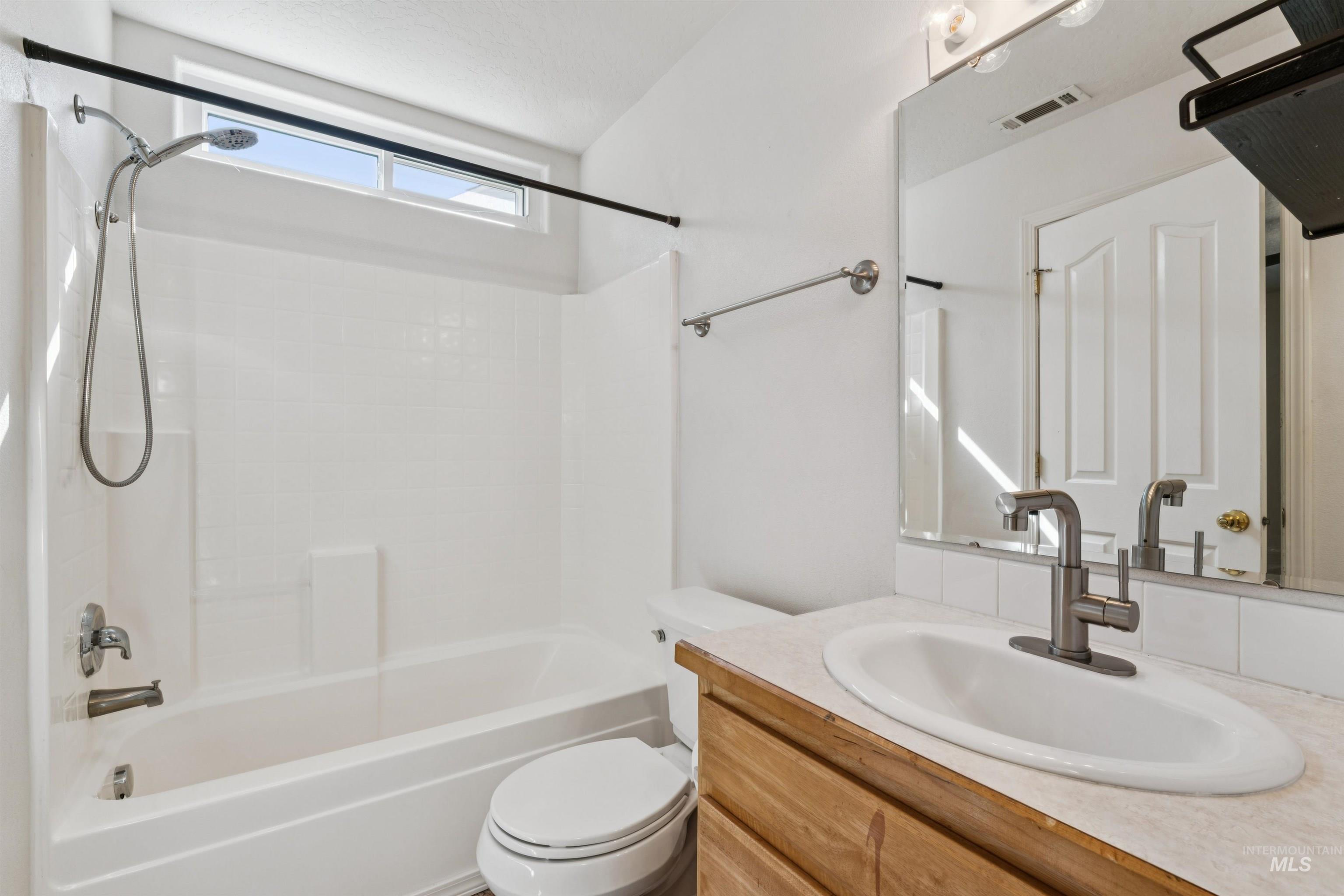 6484 S White Cliff Ave, Boise, Idaho 83709, 3 Bedrooms, 2 Bathrooms, Residential For Sale, Price $375,000,MLS 98990881