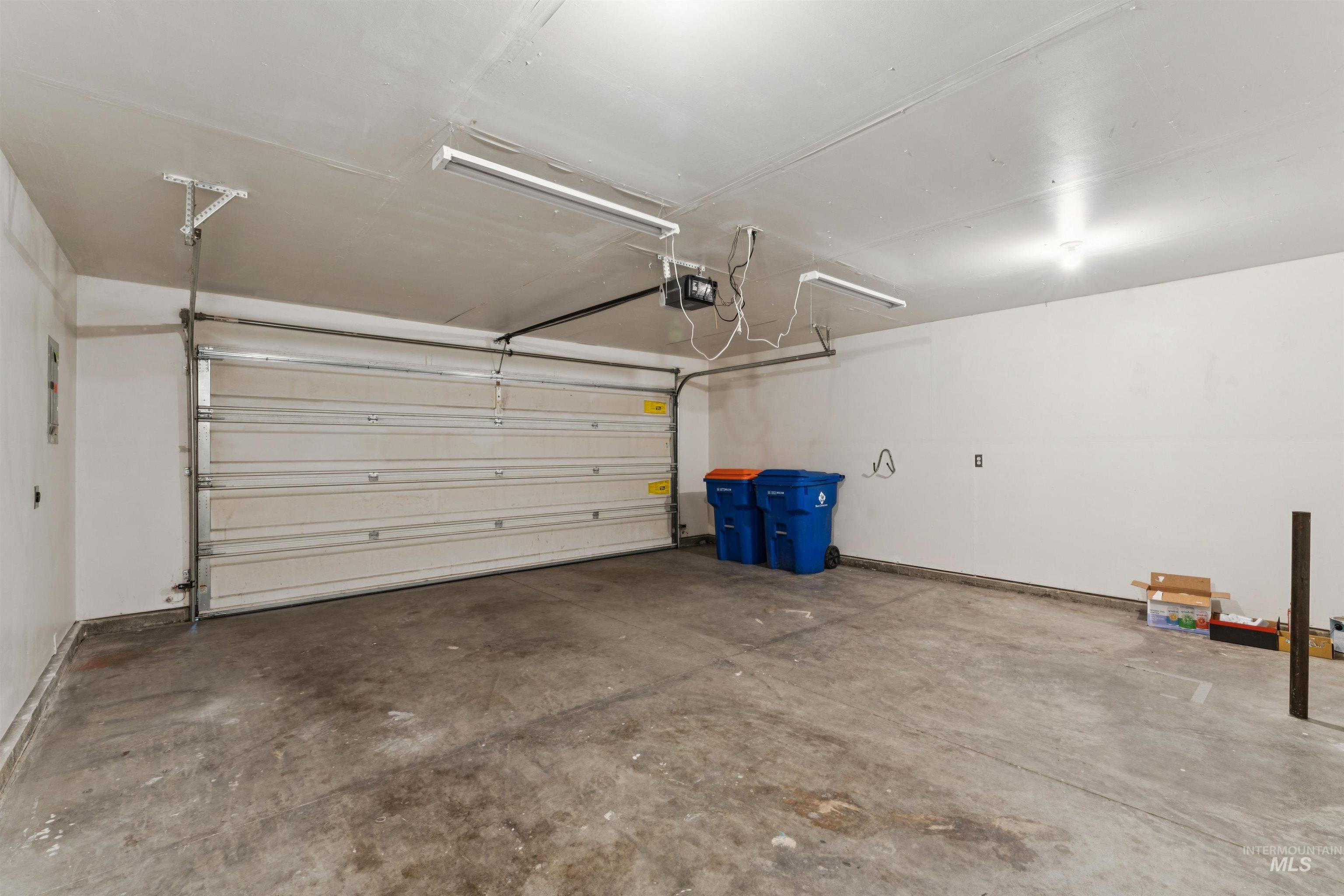 6484 S White Cliff Ave, Boise, Idaho 83709, 3 Bedrooms, 2 Bathrooms, Residential For Sale, Price $375,000,MLS 98990881