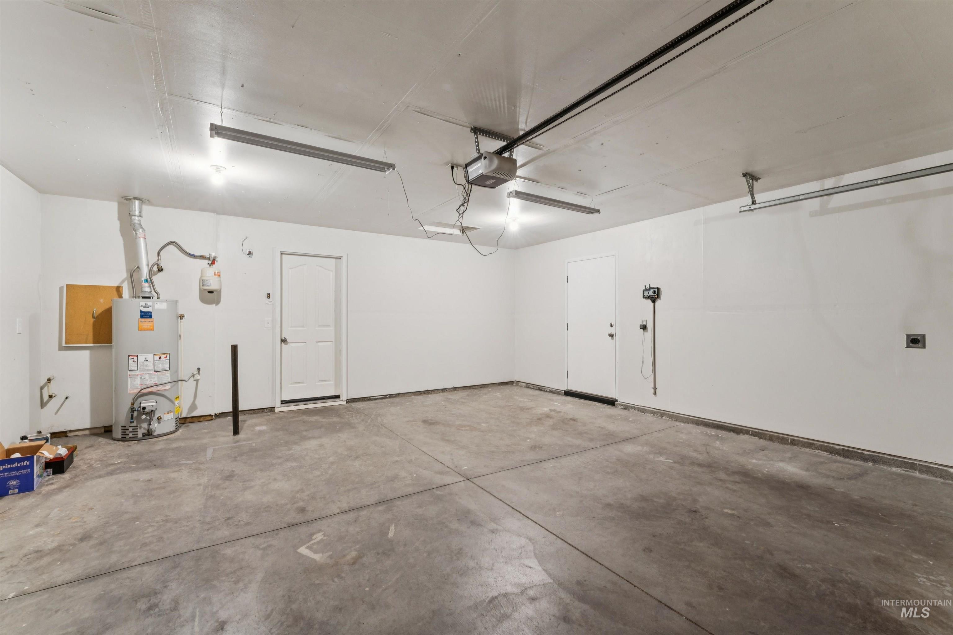 6484 S White Cliff Ave, Boise, Idaho 83709, 3 Bedrooms, 2 Bathrooms, Residential For Sale, Price $375,000,MLS 98990881