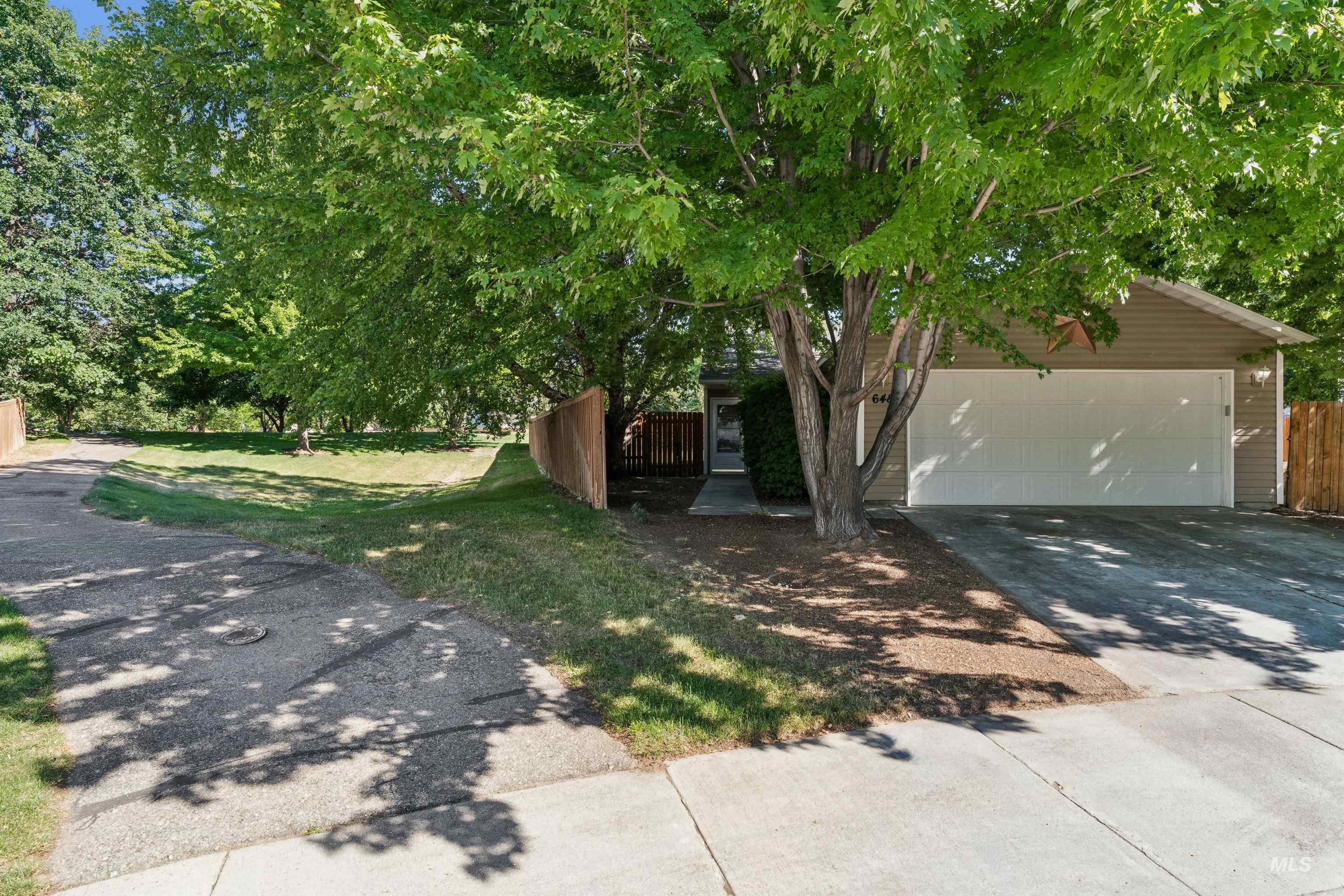 6484 S White Cliff Ave, Boise, Idaho 83709, 3 Bedrooms, 2 Bathrooms, Residential For Sale, Price $375,000,MLS 98990881