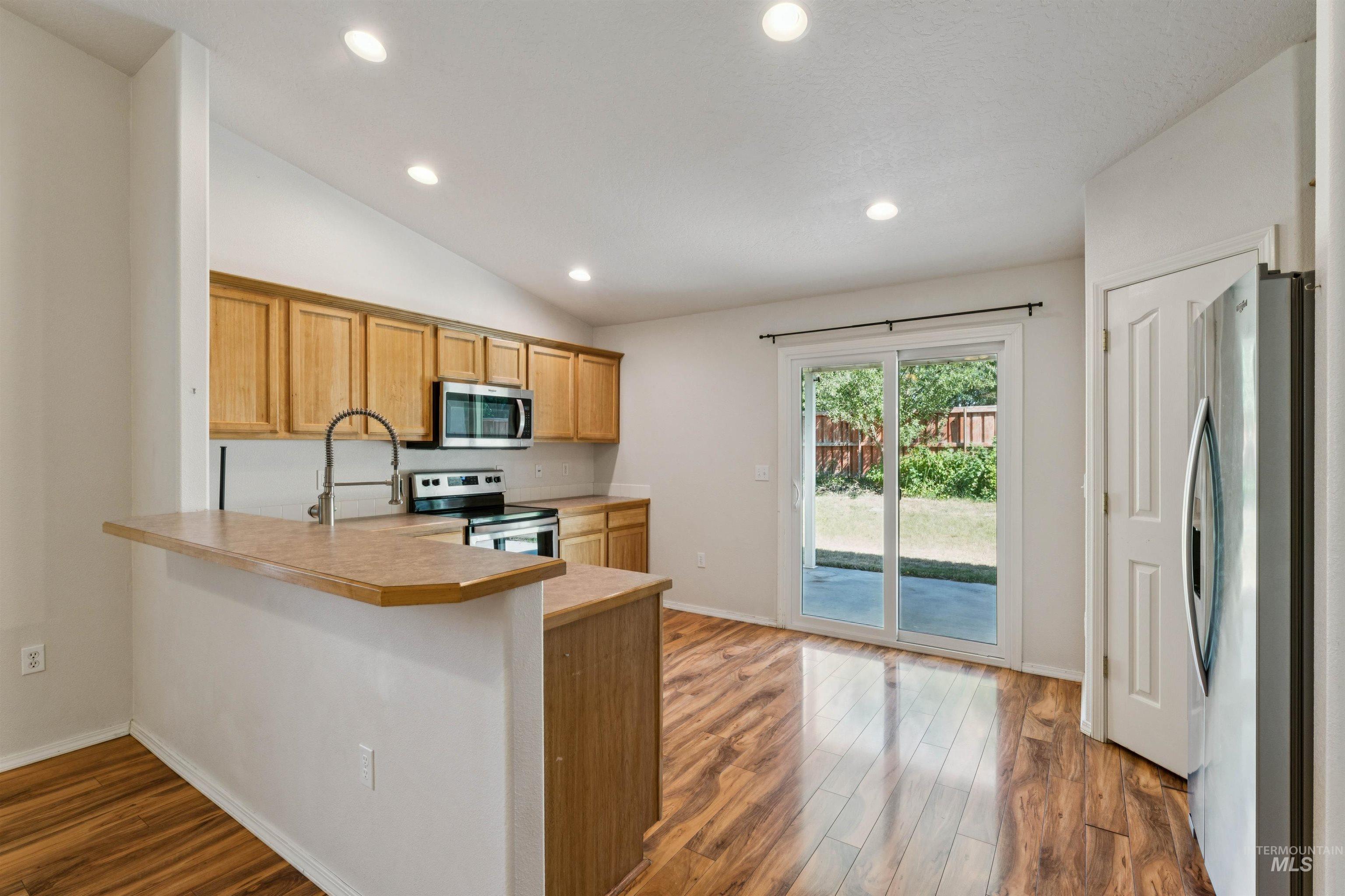 6484 S White Cliff Ave, Boise, Idaho 83709, 3 Bedrooms, 2 Bathrooms, Residential For Sale, Price $375,000,MLS 98990881