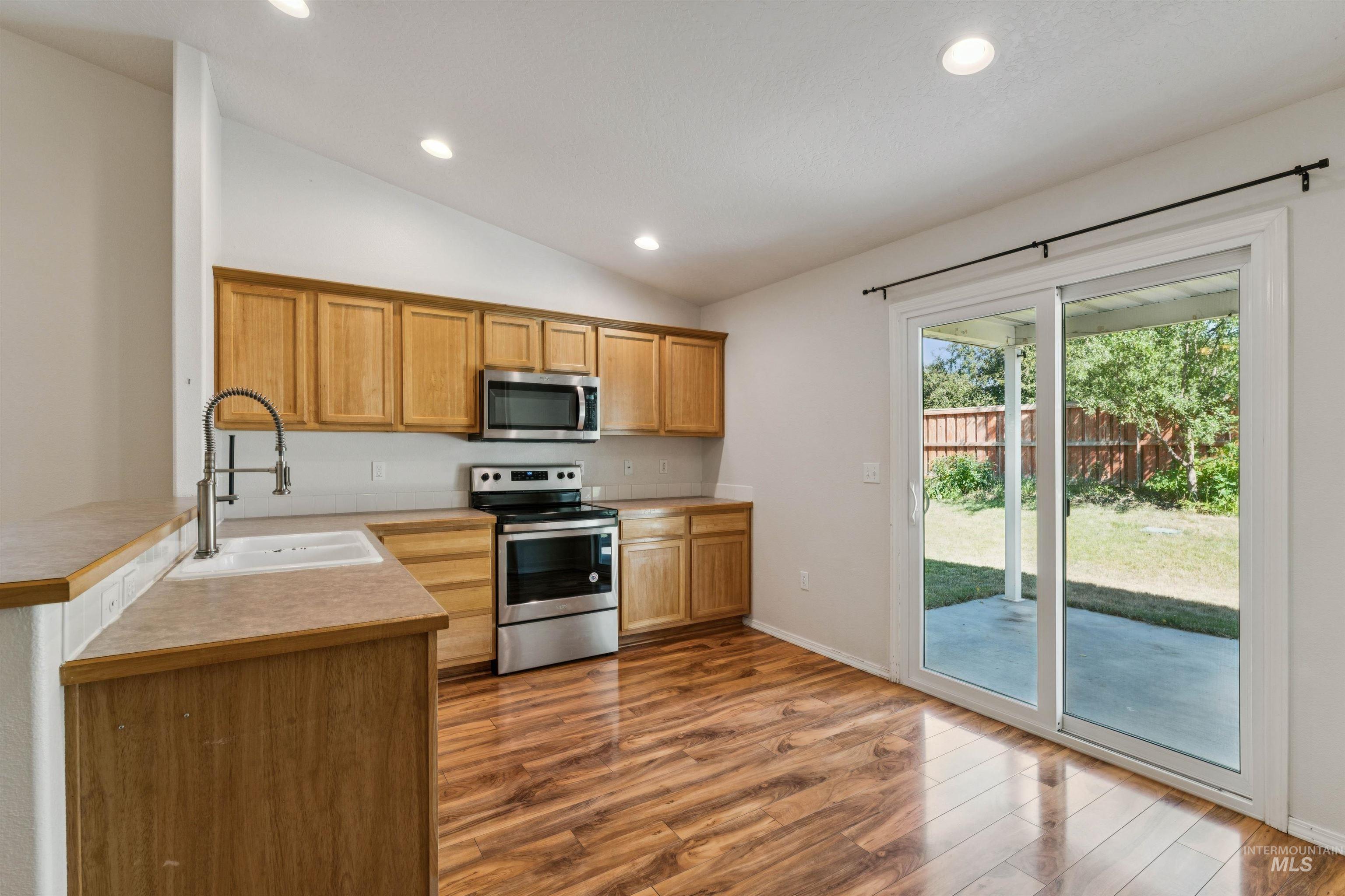 6484 S White Cliff Ave, Boise, Idaho 83709, 3 Bedrooms, 2 Bathrooms, Residential For Sale, Price $375,000,MLS 98990881