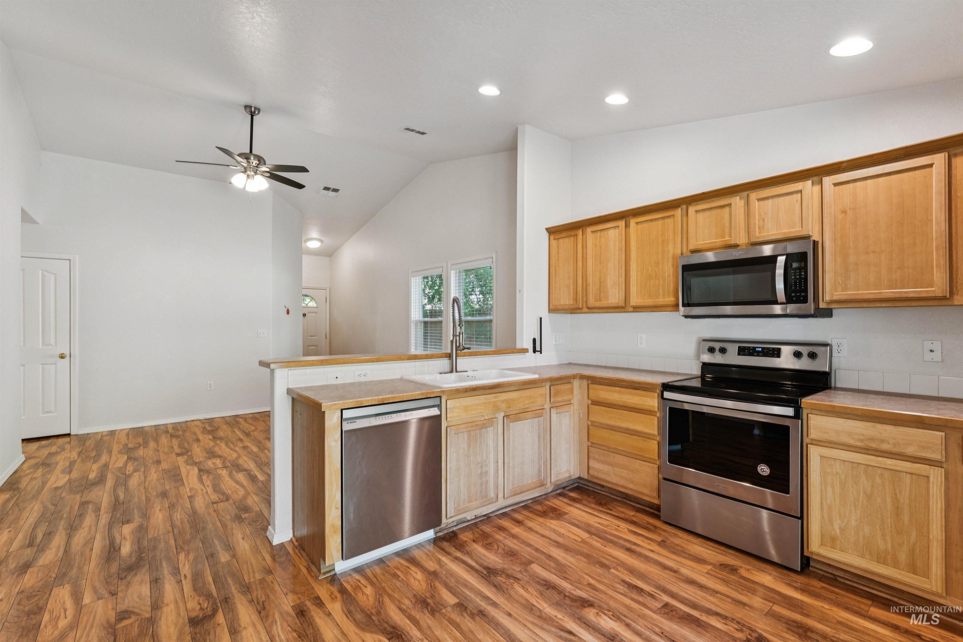 6484 S White Cliff Ave, Boise, Idaho 83709, 3 Bedrooms, 2 Bathrooms, Residential For Sale, Price $375,000,MLS 98990881
