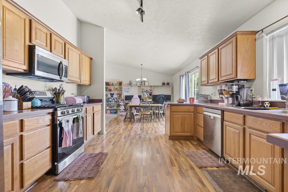 880 S Iowa Ave, Payette, Idaho 83661, 3 Bedrooms, 2 Bathrooms, Residential For Sale, Price $365,000,MLS 98990886