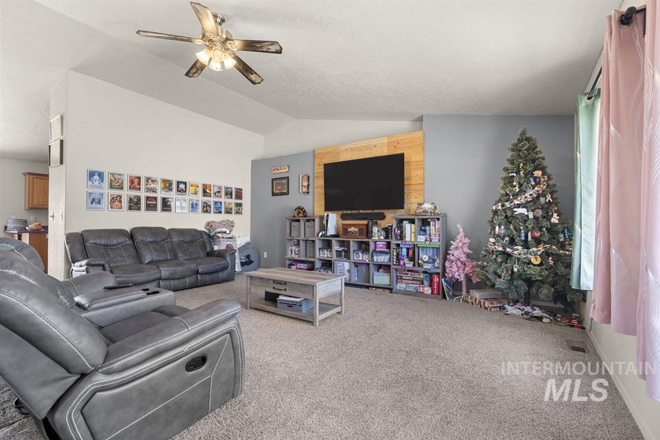 880 S Iowa Ave, Payette, Idaho 83661, 3 Bedrooms, 2 Bathrooms, Residential For Sale, Price $365,000,MLS 98990886