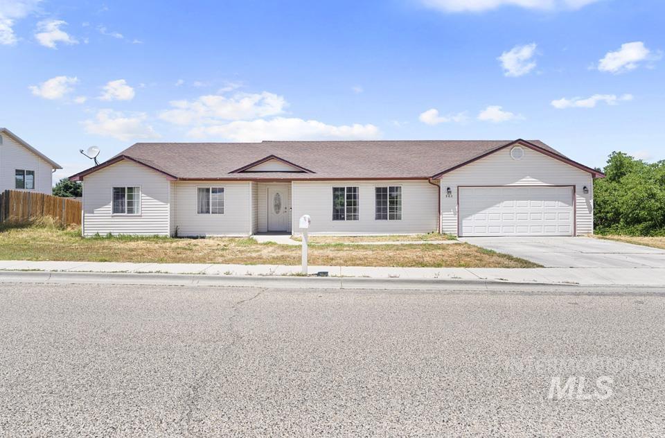 880 S Iowa Ave, Payette, Idaho 83661, 3 Bedrooms, 2 Bathrooms, Residential For Sale, Price $365,000,MLS 98990886