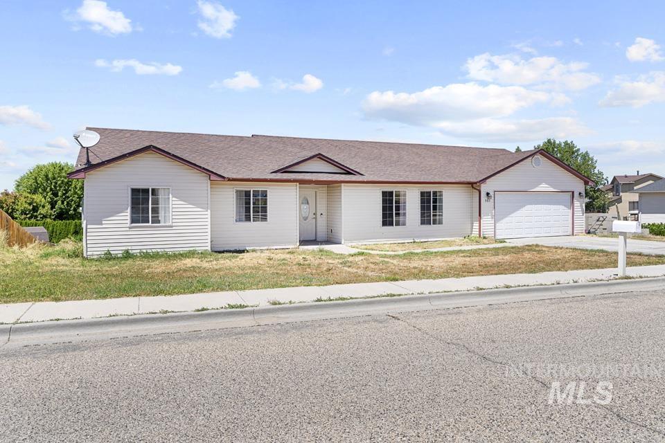 880 S Iowa Ave, Payette, Idaho 83661, 3 Bedrooms, 2 Bathrooms, Residential For Sale, Price $365,000,MLS 98990886