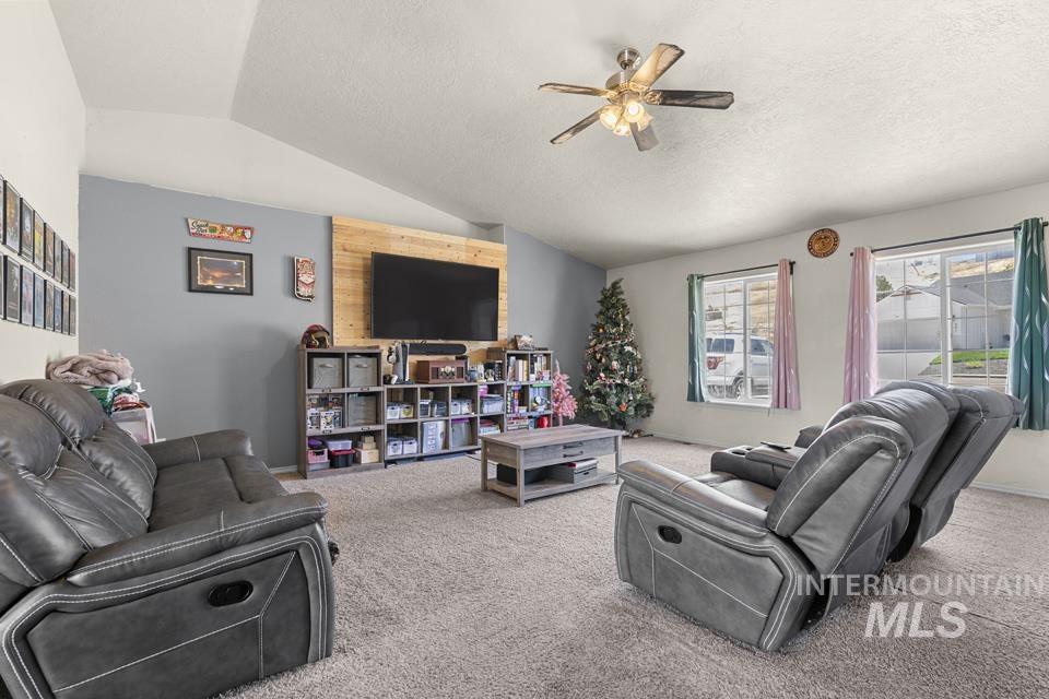 880 S Iowa Ave, Payette, Idaho 83661, 3 Bedrooms, 2 Bathrooms, Residential For Sale, Price $365,000,MLS 98990886