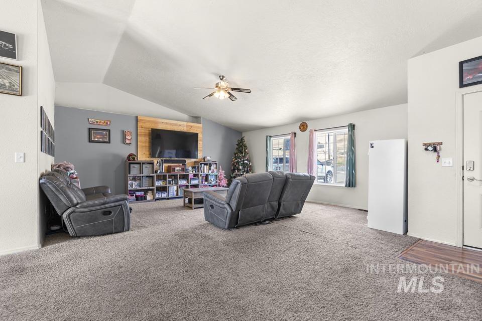 880 S Iowa Ave, Payette, Idaho 83661, 3 Bedrooms, 2 Bathrooms, Residential For Sale, Price $365,000,MLS 98990886