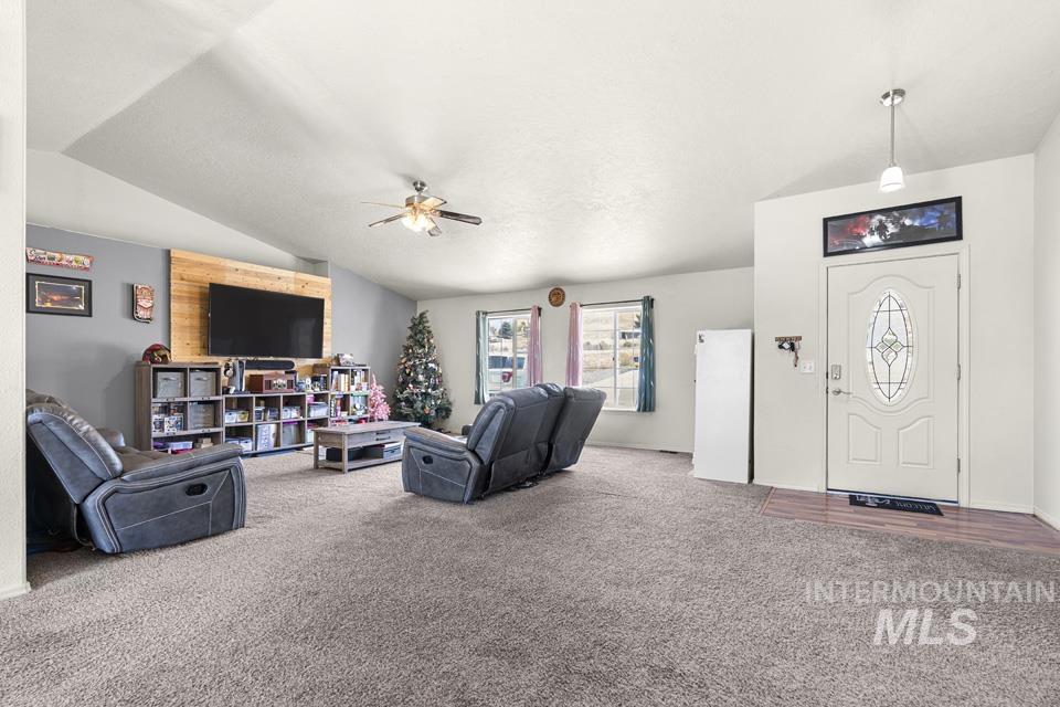 880 S Iowa Ave, Payette, Idaho 83661, 3 Bedrooms, 2 Bathrooms, Residential For Sale, Price $365,000,MLS 98990886