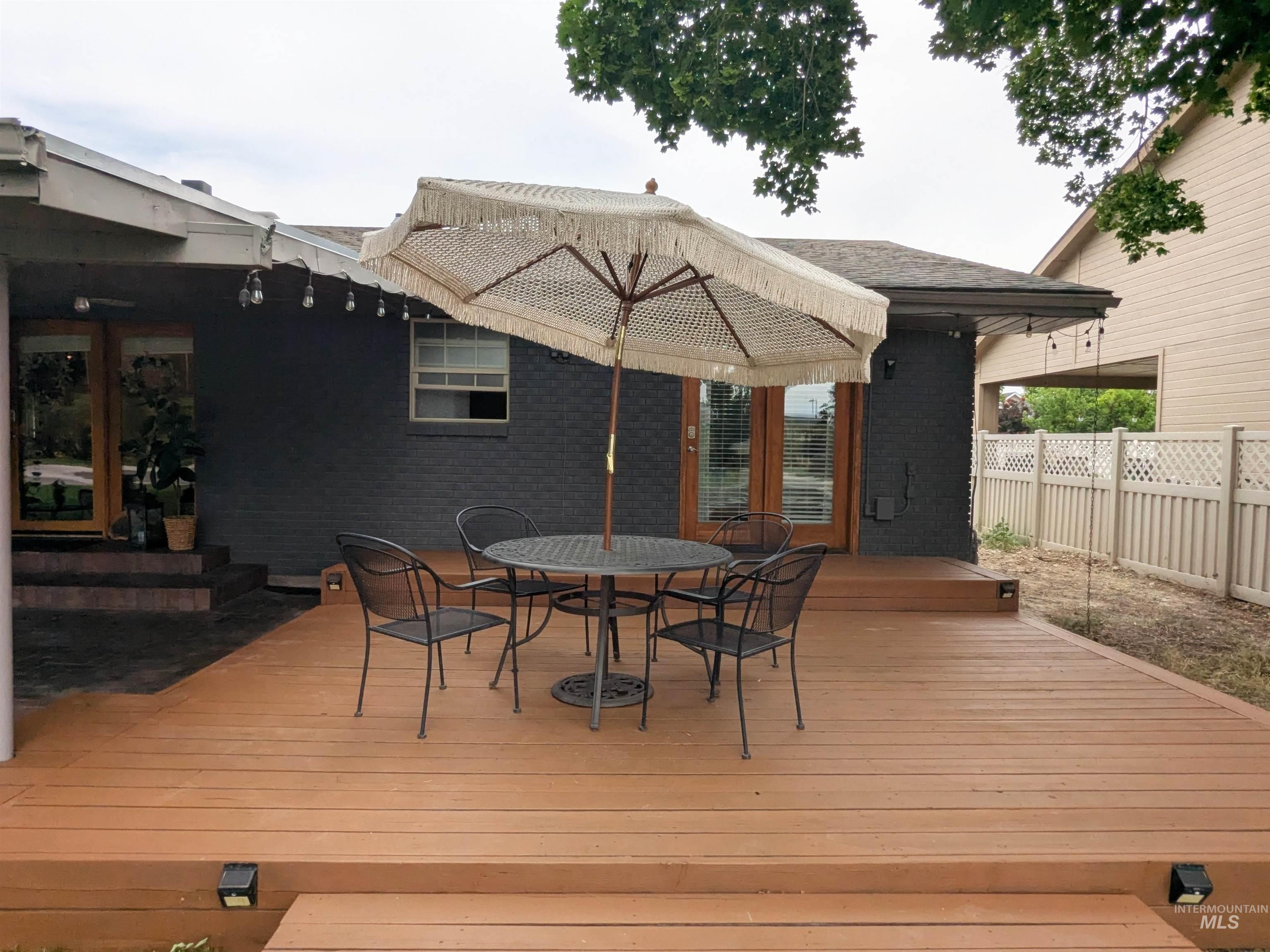 8709 W Ben Ct, Boise, Idaho 83714, 4 Bedrooms, 2 Bathrooms, Residential For Sale, Price $599,000,MLS 98990888