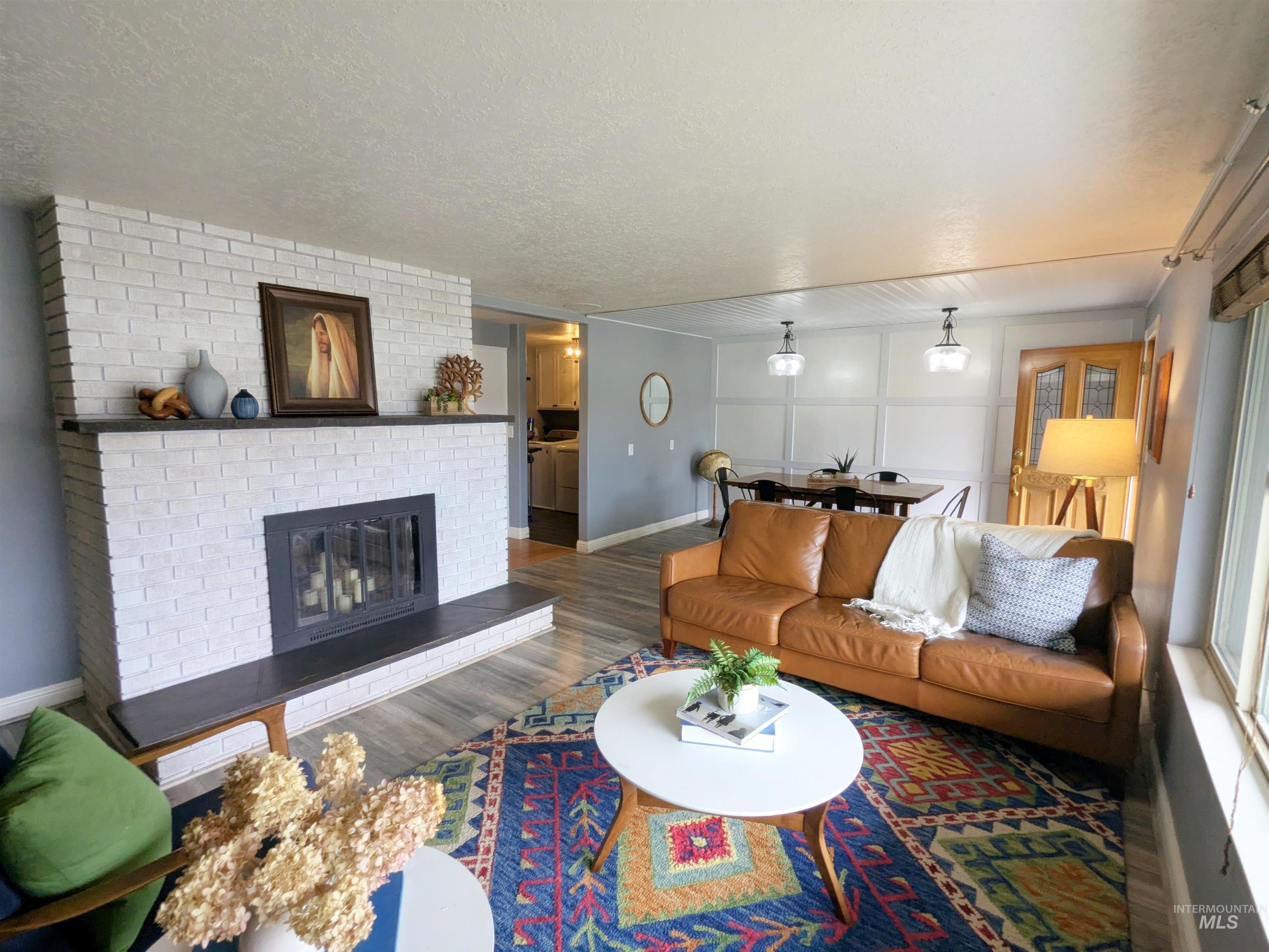 8709 W Ben Ct, Boise, Idaho 83714, 4 Bedrooms, 2 Bathrooms, Residential For Sale, Price $599,000,MLS 98990888