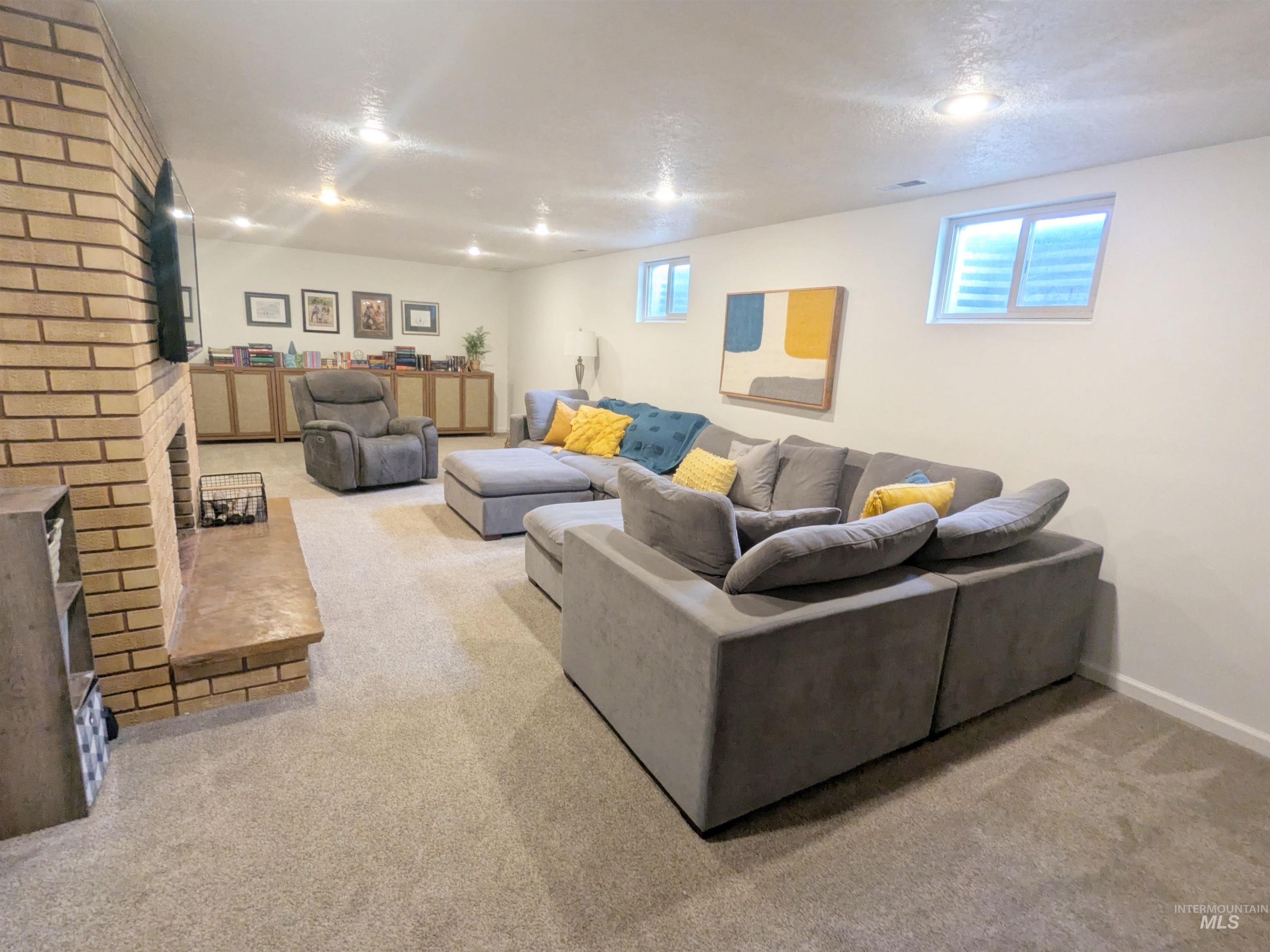 8709 W Ben Ct, Boise, Idaho 83714, 4 Bedrooms, 2 Bathrooms, Residential For Sale, Price $599,000,MLS 98990888