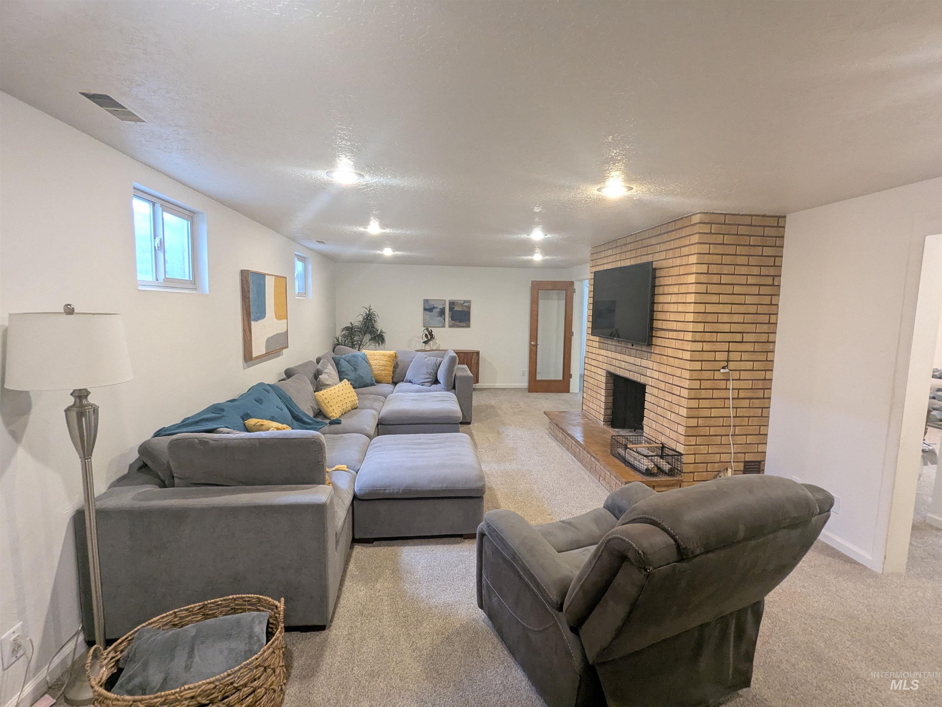 8709 W Ben Ct, Boise, Idaho 83714, 4 Bedrooms, 2 Bathrooms, Residential For Sale, Price $599,000,MLS 98990888