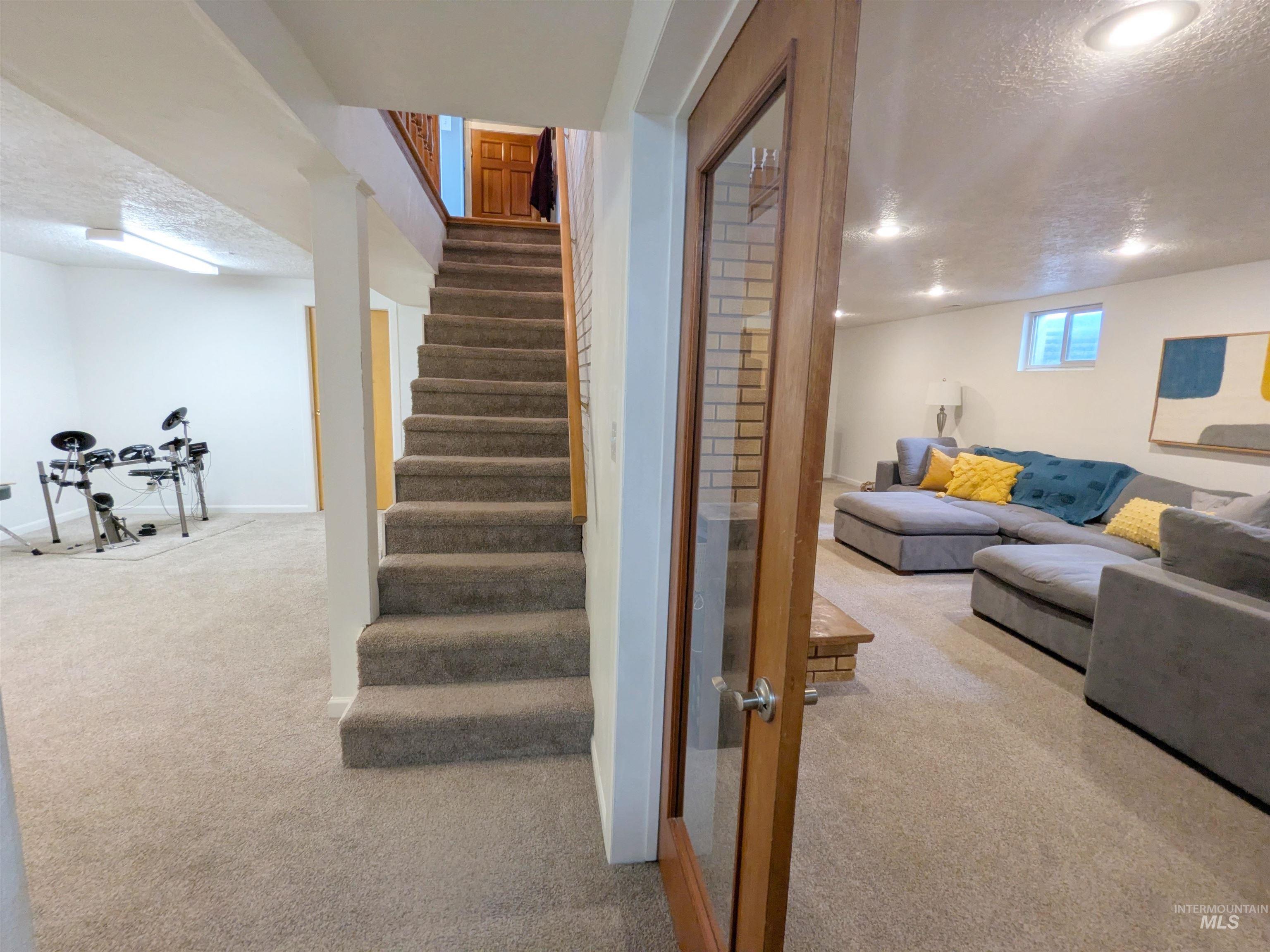 8709 W Ben Ct, Boise, Idaho 83714, 4 Bedrooms, 2 Bathrooms, Residential For Sale, Price $599,000,MLS 98990888
