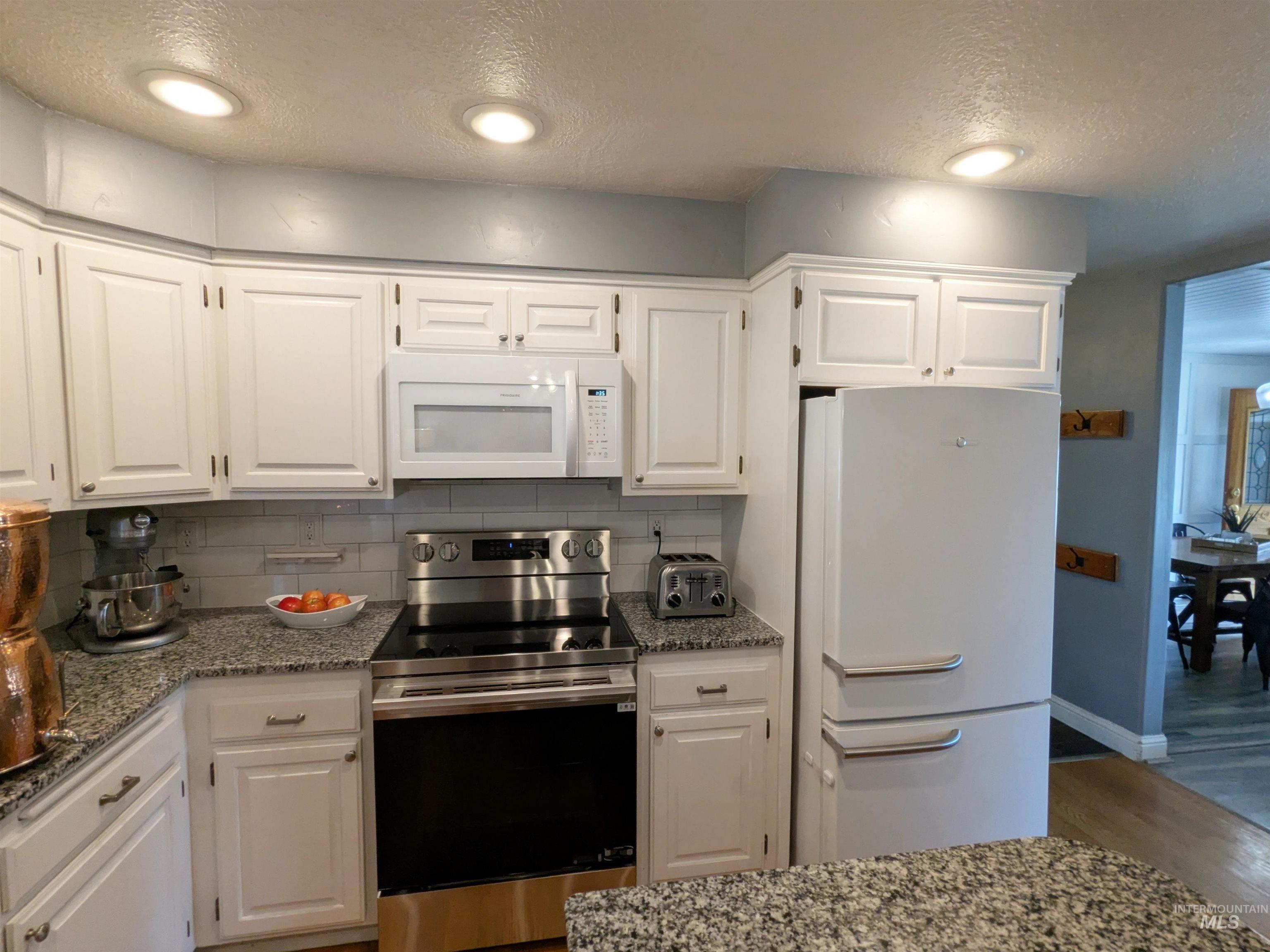 8709 W Ben Ct, Boise, Idaho 83714, 4 Bedrooms, 2 Bathrooms, Residential For Sale, Price $599,000,MLS 98990888