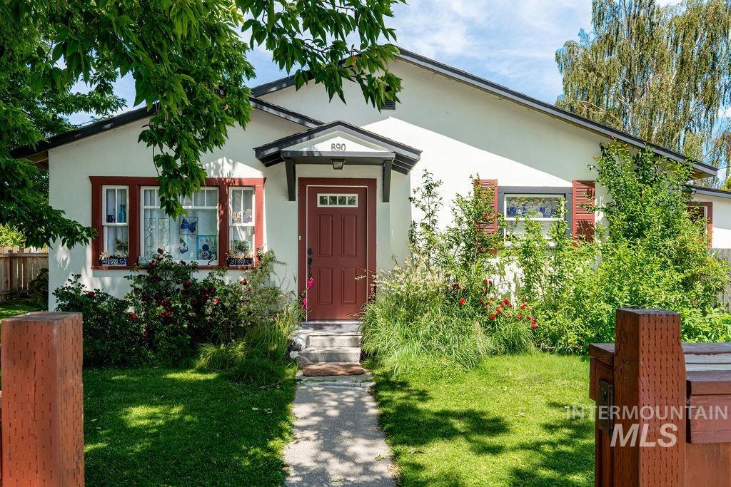 890 Valley Ave, Baker City, Oregon 97814, 2 Bedrooms, 1 Bathroom, Residential For Sale, Price $273,000,MLS 98990894