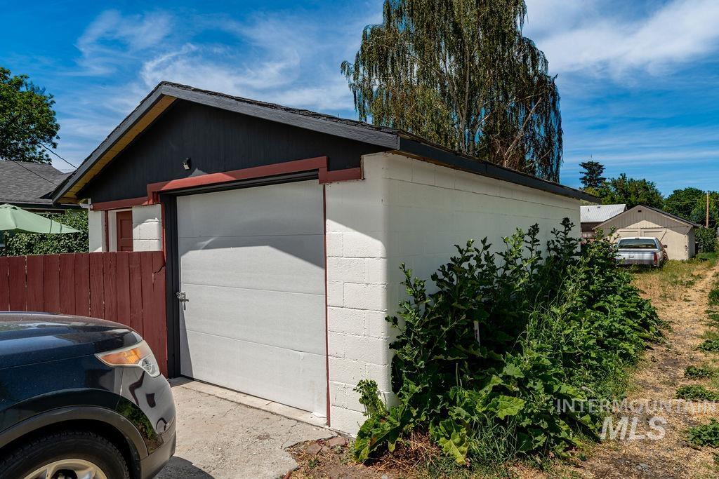 890 Valley Ave, Baker City, Oregon 97814, 2 Bedrooms, 1 Bathroom, Residential For Sale, Price $273,000,MLS 98990894