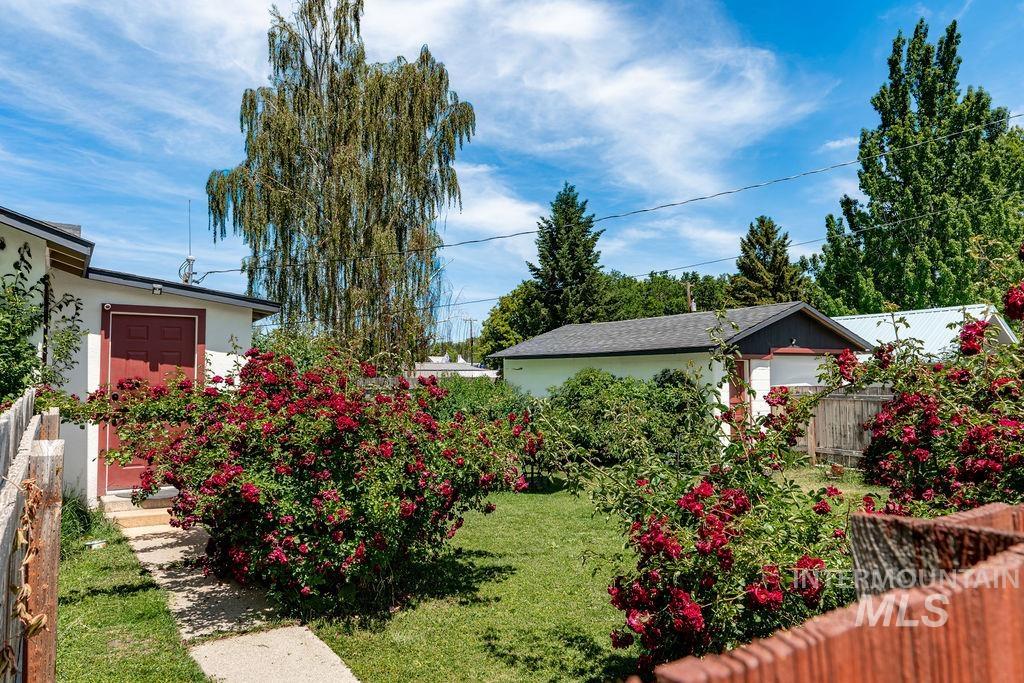 890 Valley Ave, Baker City, Oregon 97814, 2 Bedrooms, 1 Bathroom, Residential For Sale, Price $273,000,MLS 98990894