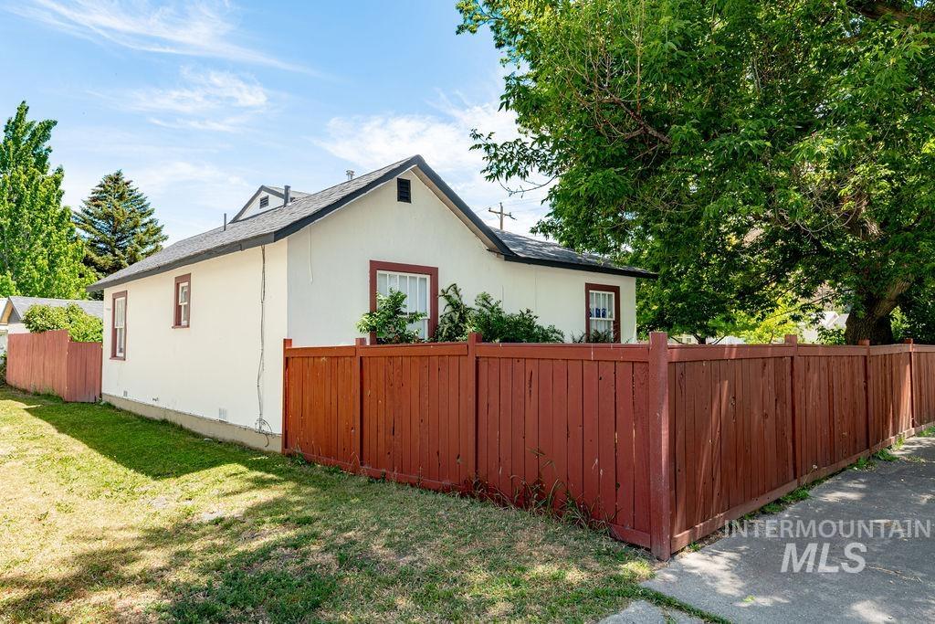 890 Valley Ave, Baker City, Oregon 97814, 2 Bedrooms, 1 Bathroom, Residential For Sale, Price $273,000,MLS 98990894
