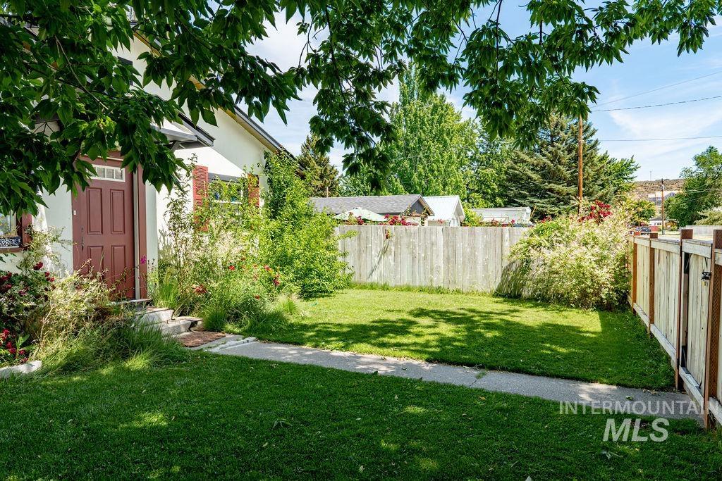 890 Valley Ave, Baker City, Oregon 97814, 2 Bedrooms, 1 Bathroom, Residential For Sale, Price $273,000,MLS 98990894