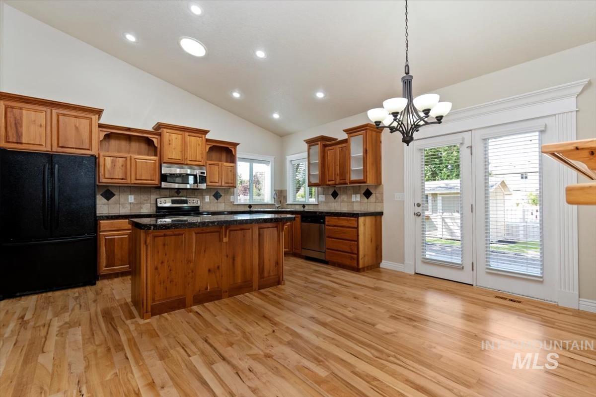 9802 W Blackpool Dr, Star, Idaho 83669, 3 Bedrooms, 2 Bathrooms, Residential For Sale, Price $530,000, 98990897