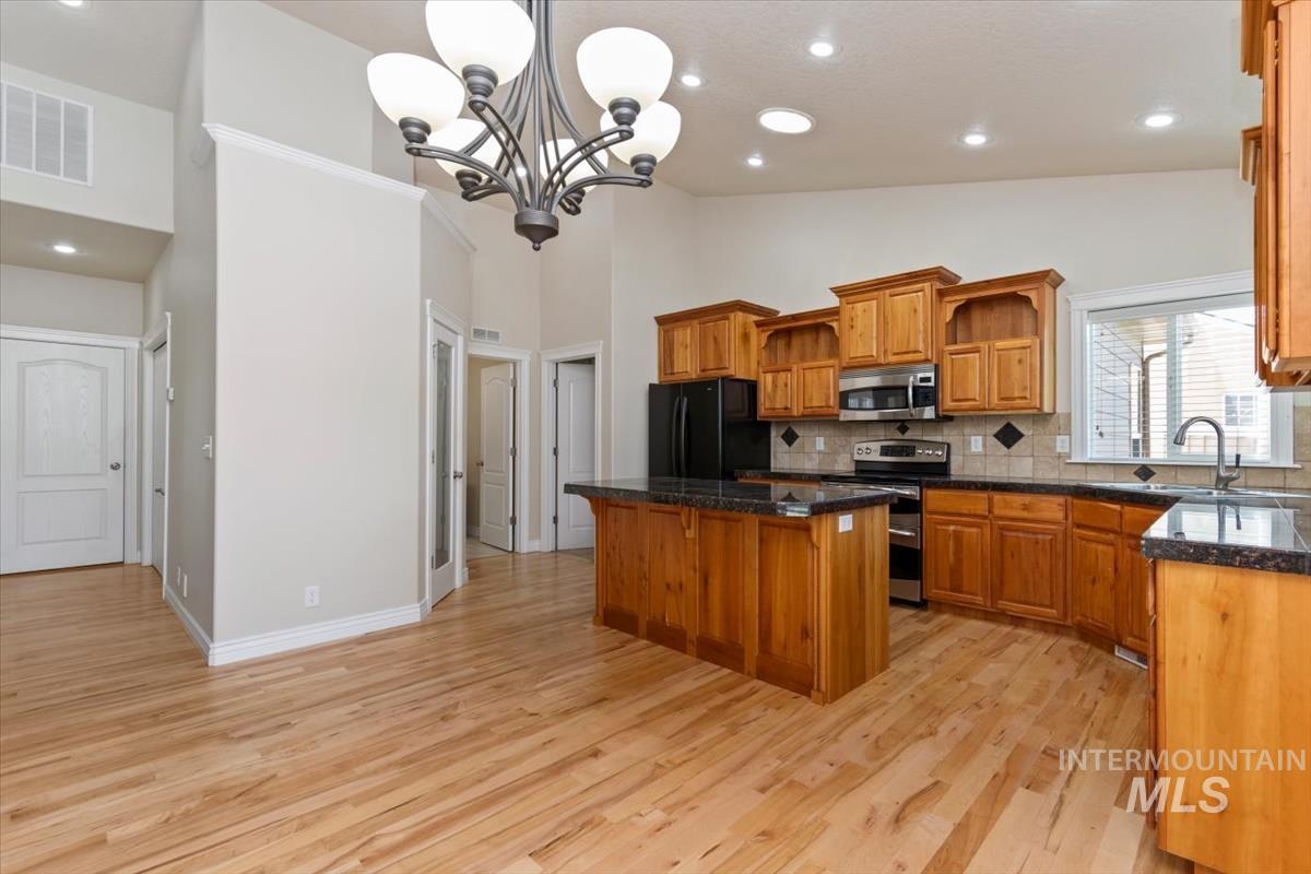 9802 W Blackpool Dr, Star, Idaho 83669, 3 Bedrooms, 2 Bathrooms, Residential For Sale, Price $530,000, 98990897