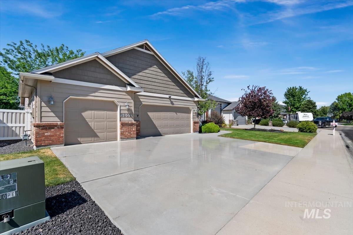 9802 W Blackpool Dr, Star, Idaho 83669, 3 Bedrooms, 2 Bathrooms, Residential For Sale, Price $530,000, 98990897