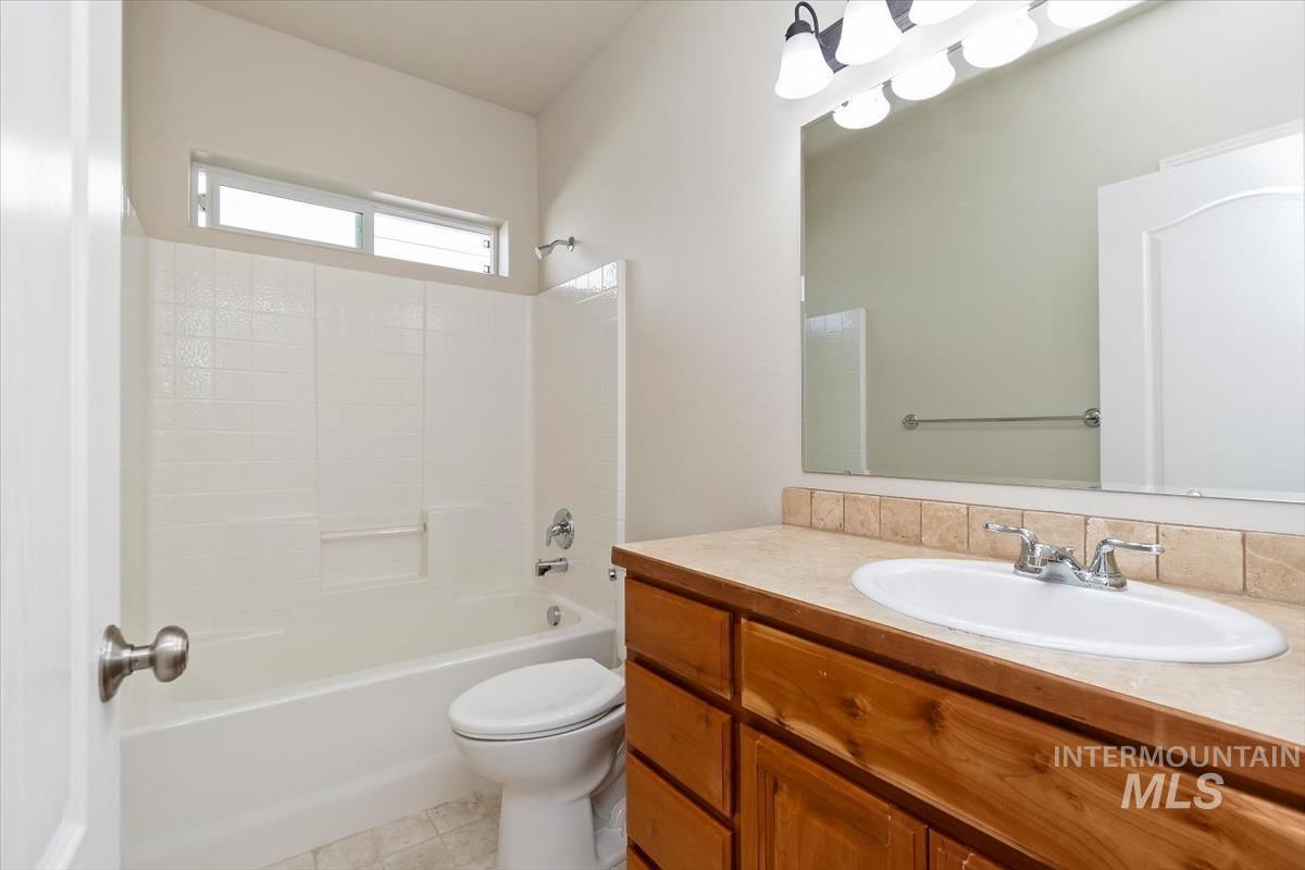 9802 W Blackpool Dr, Star, Idaho 83669, 3 Bedrooms, 2 Bathrooms, Residential For Sale, Price $530,000, 98990897
