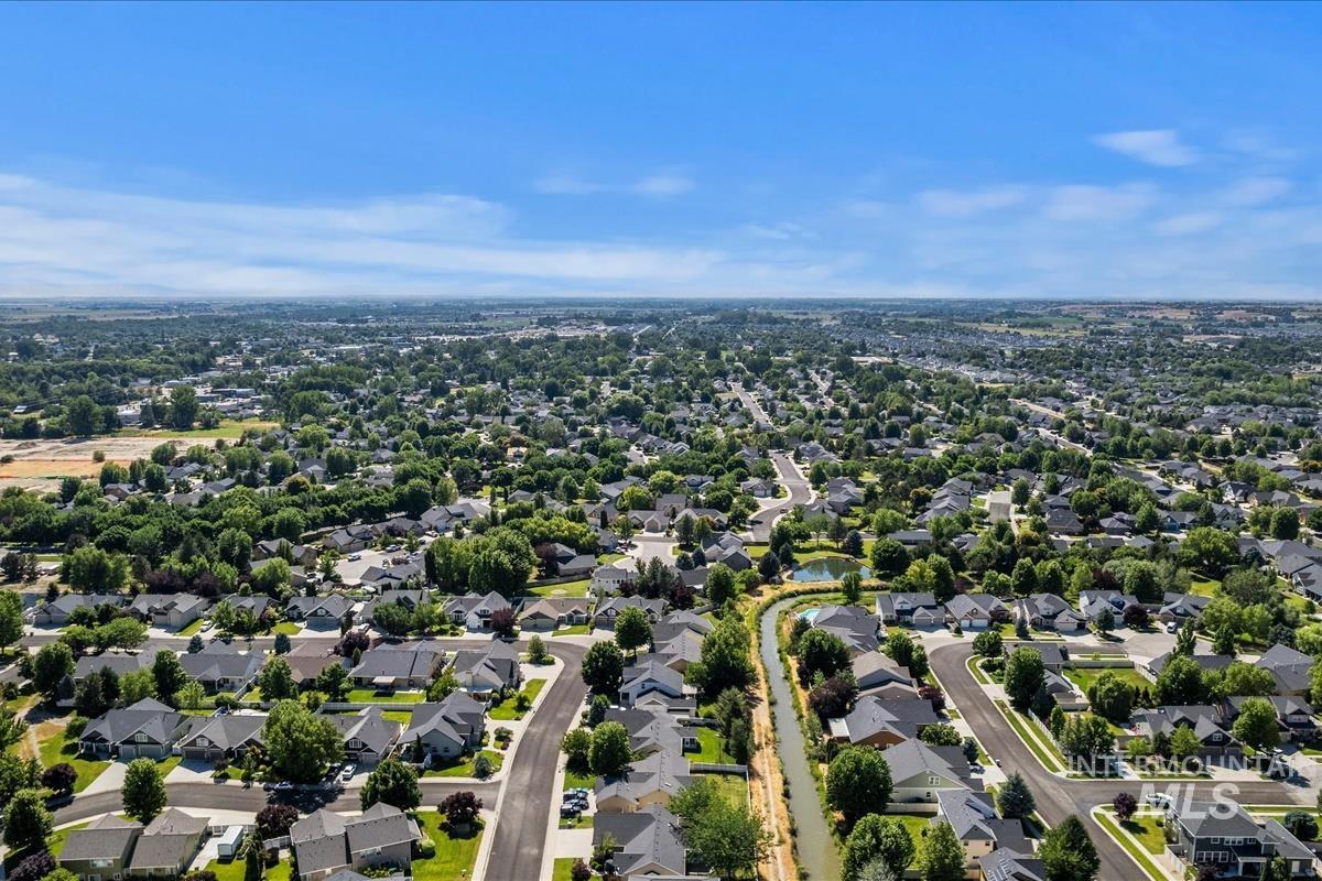 9802 W Blackpool Dr, Star, Idaho 83669, 3 Bedrooms, 2 Bathrooms, Residential For Sale, Price $530,000, 98990897
