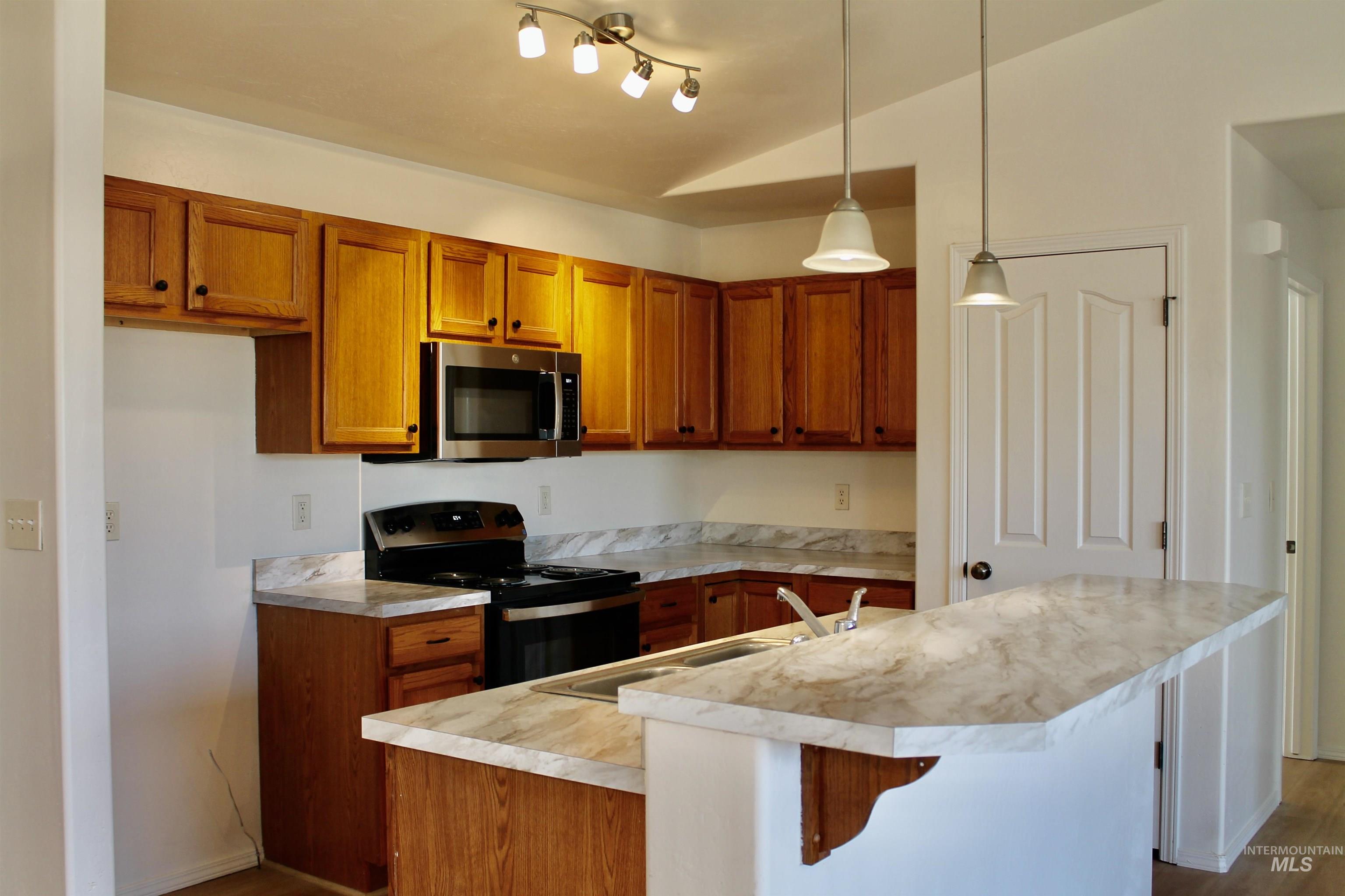 1135 Fiesta Way, Twin Falls, Idaho 83301-8264, 3 Bedrooms, 2 Bathrooms, Residential For Sale, Price $374,900, 98990903