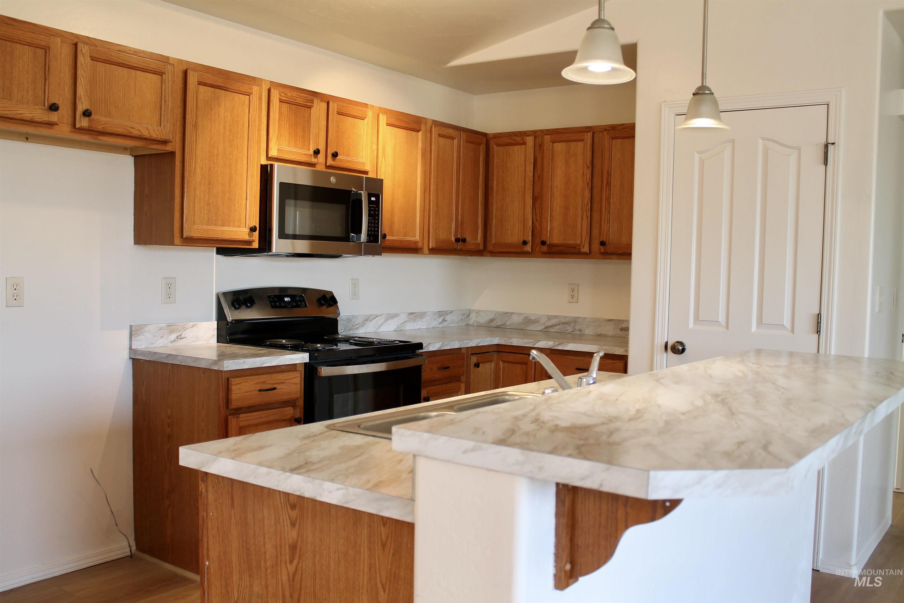 1135 Fiesta Way, Twin Falls, Idaho 83301-8264, 3 Bedrooms, 2 Bathrooms, Residential For Sale, Price $374,900, 98990903