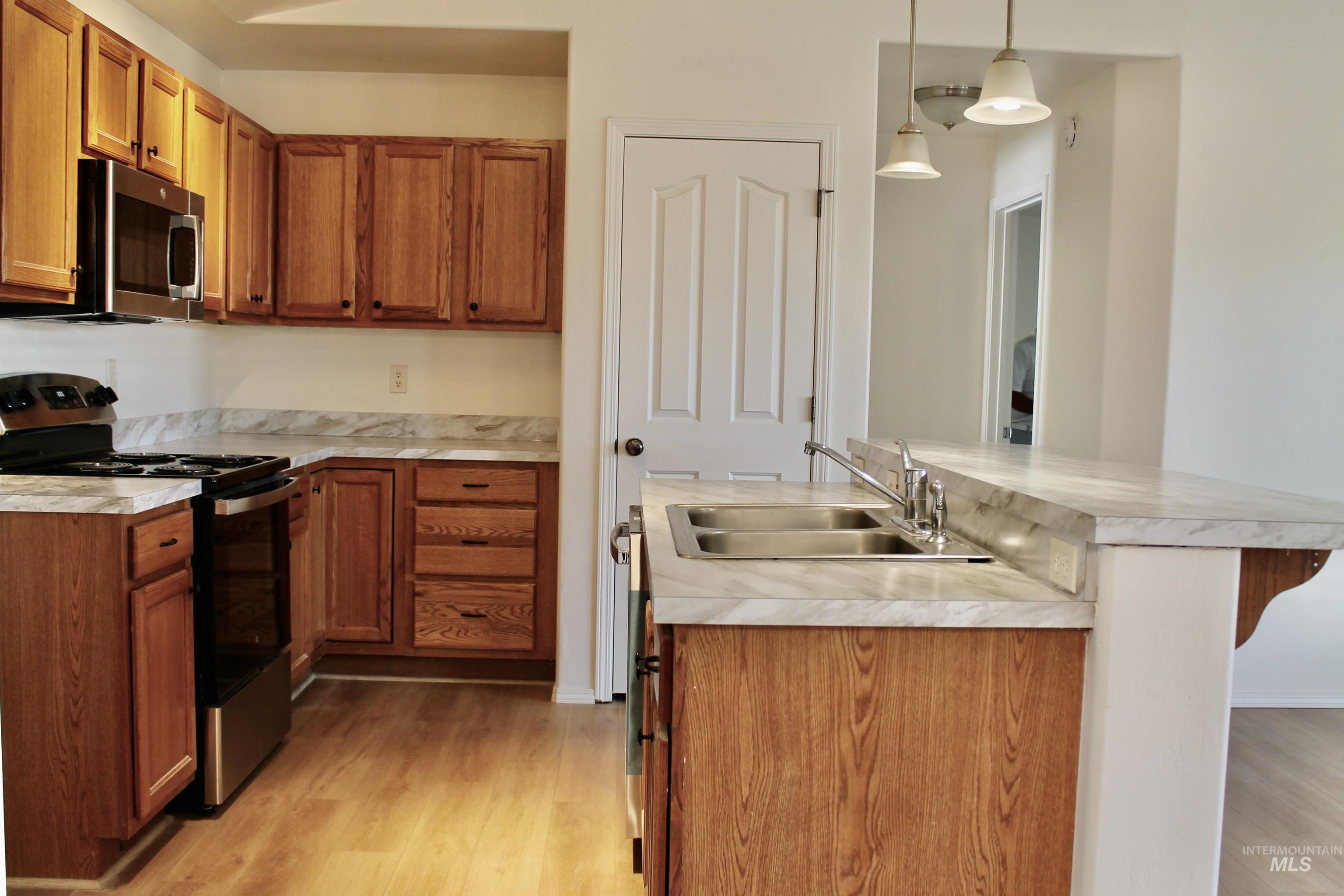 1135 Fiesta Way, Twin Falls, Idaho 83301-8264, 3 Bedrooms, 2 Bathrooms, Residential For Sale, Price $374,900, 98990903