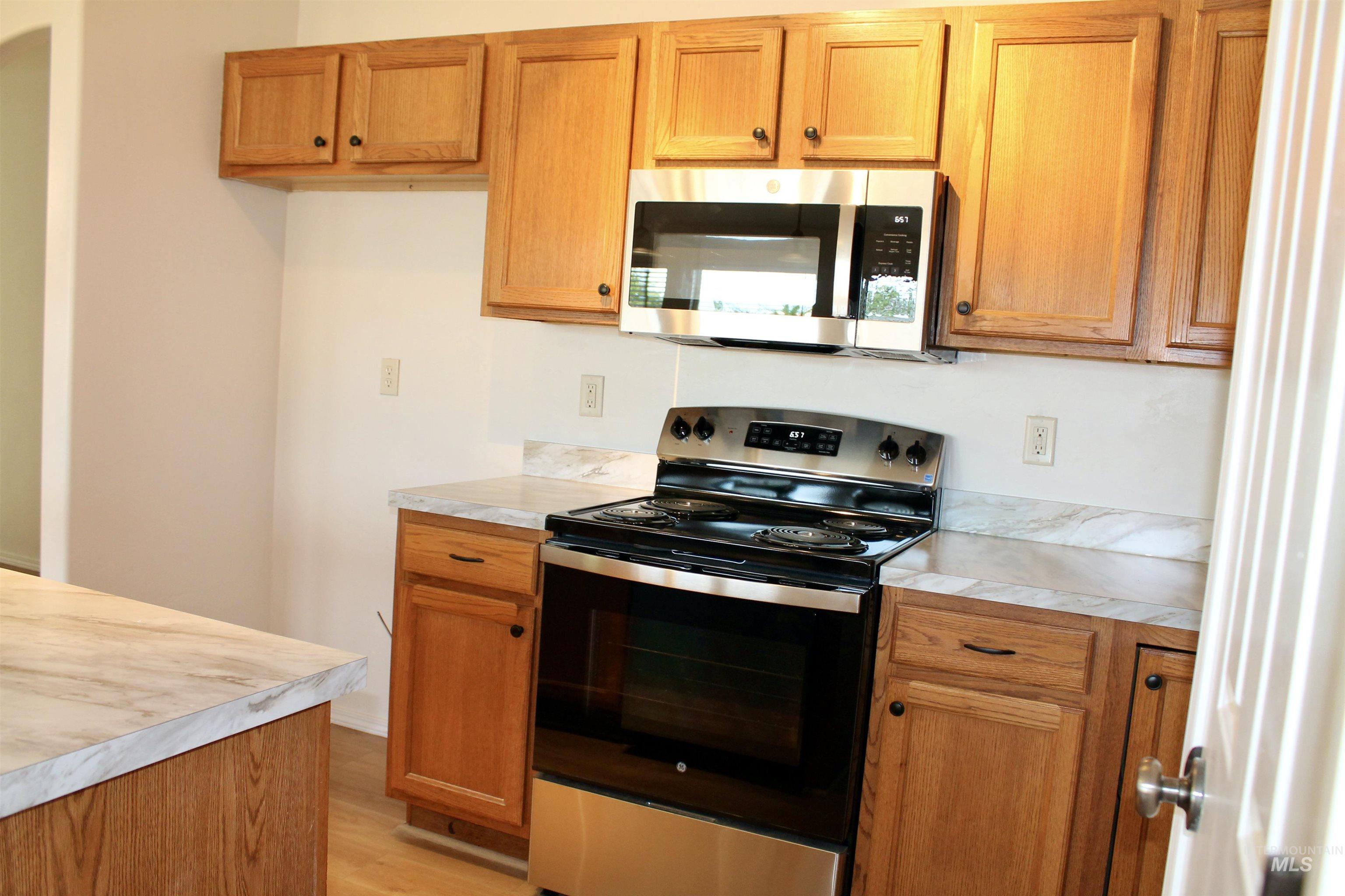 1135 Fiesta Way, Twin Falls, Idaho 83301-8264, 3 Bedrooms, 2 Bathrooms, Residential For Sale, Price $374,900, 98990903