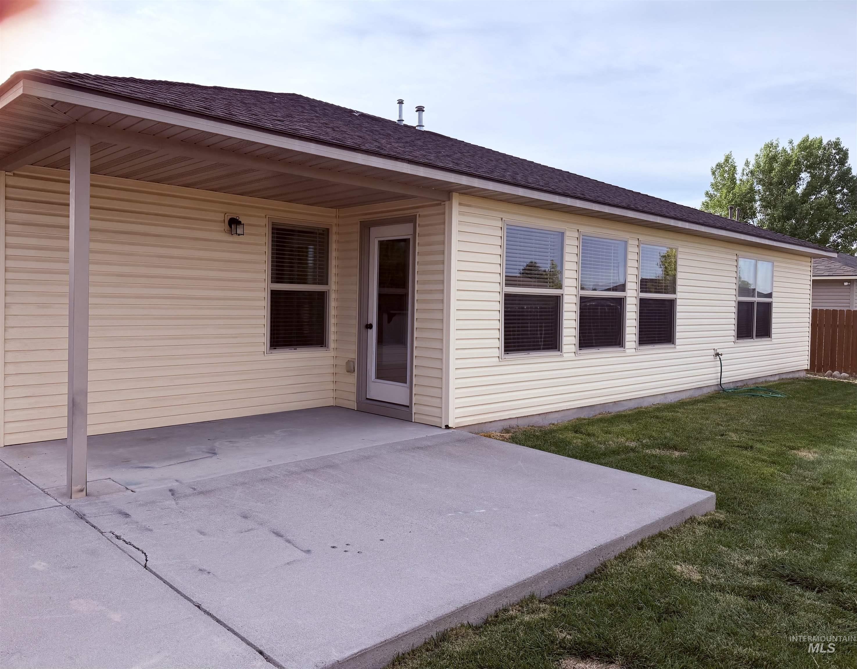 1135 Fiesta Way, Twin Falls, Idaho 83301-8264, 3 Bedrooms, 2 Bathrooms, Residential For Sale, Price $374,900, 98990903
