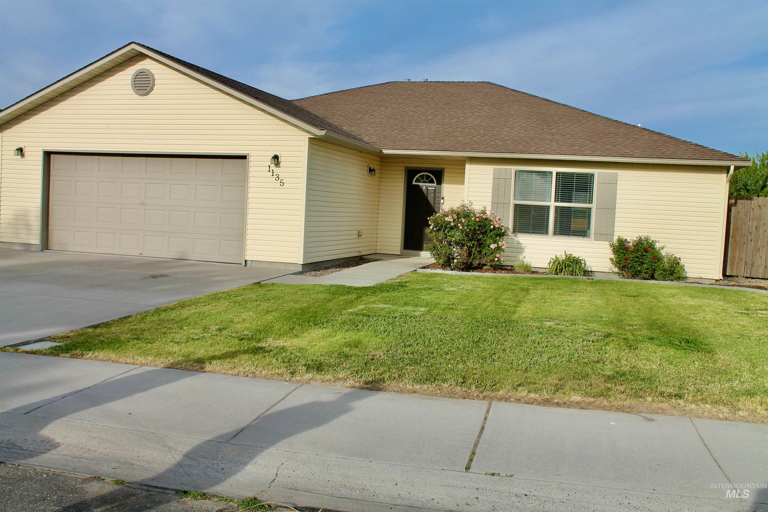 1135 Fiesta Way, Twin Falls, Idaho 83301-8264, 3 Bedrooms, 2 Bathrooms, Residential For Sale, Price $374,900, 98990903