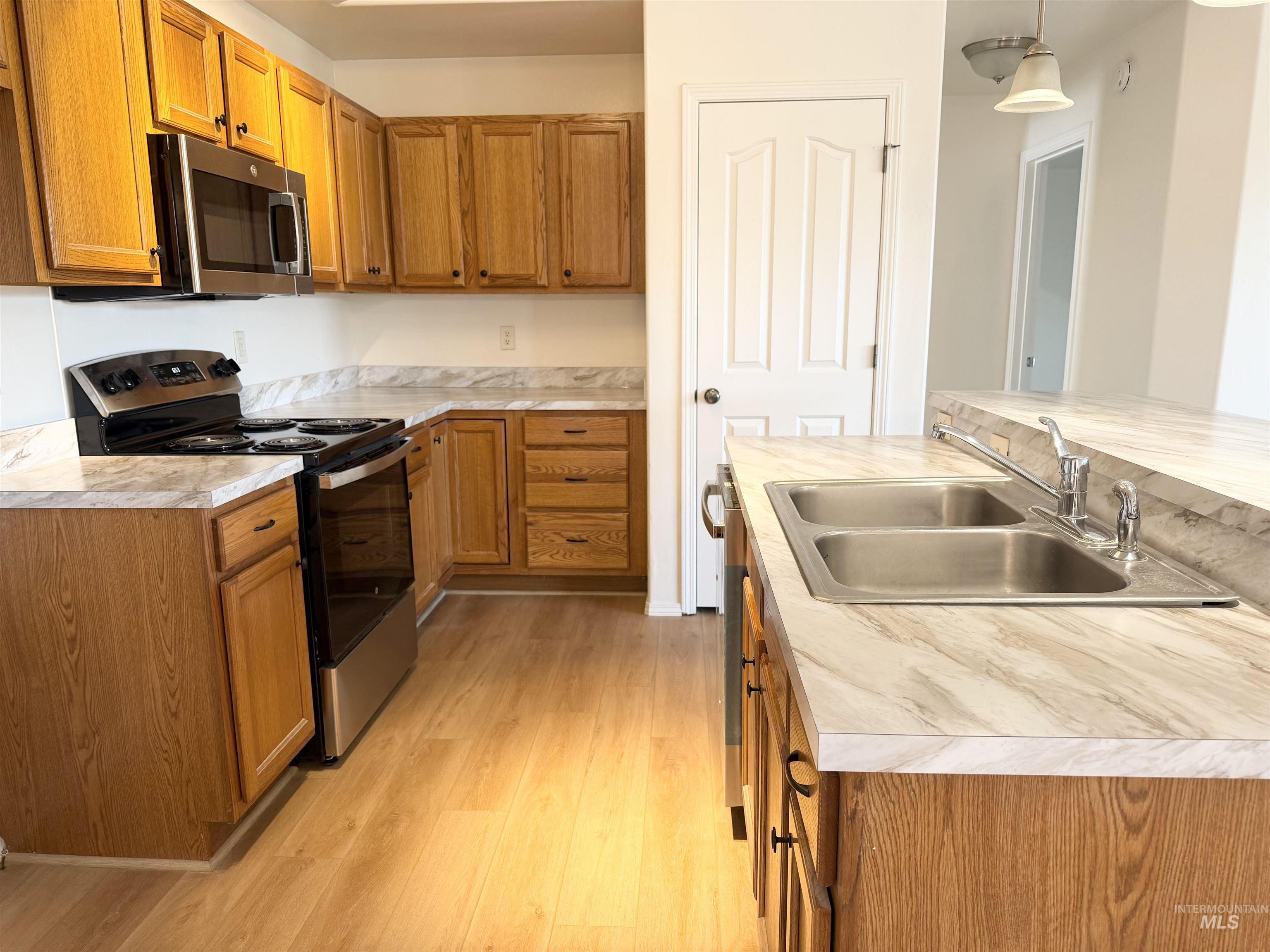 1135 Fiesta Way, Twin Falls, Idaho 83301-8264, 3 Bedrooms, 2 Bathrooms, Residential For Sale, Price $374,900, 98990903