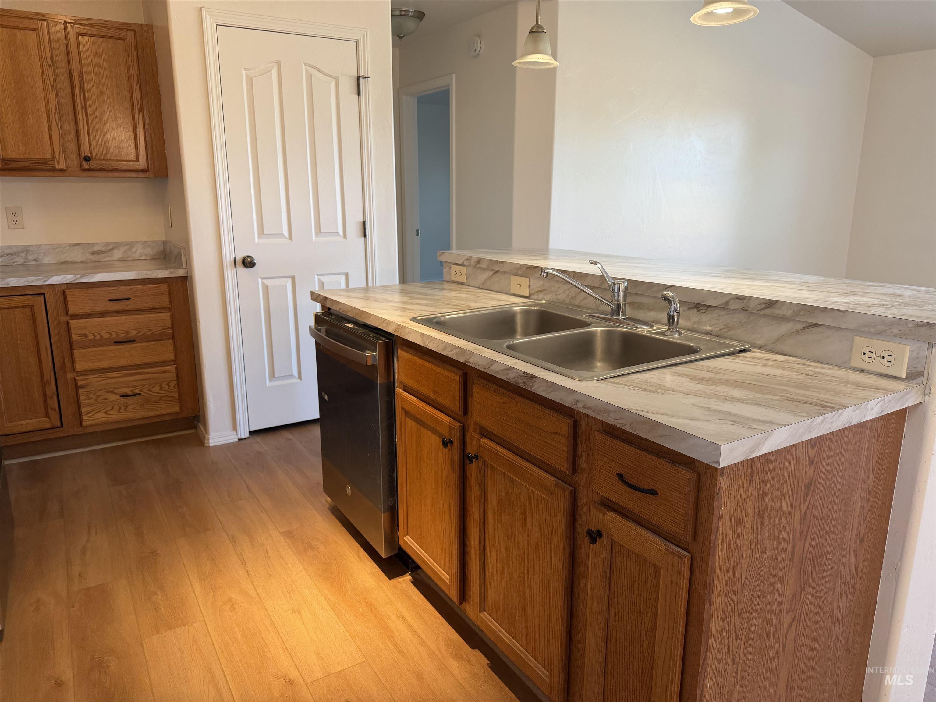 1135 Fiesta Way, Twin Falls, Idaho 83301-8264, 3 Bedrooms, 2 Bathrooms, Residential For Sale, Price $374,900, 98990903
