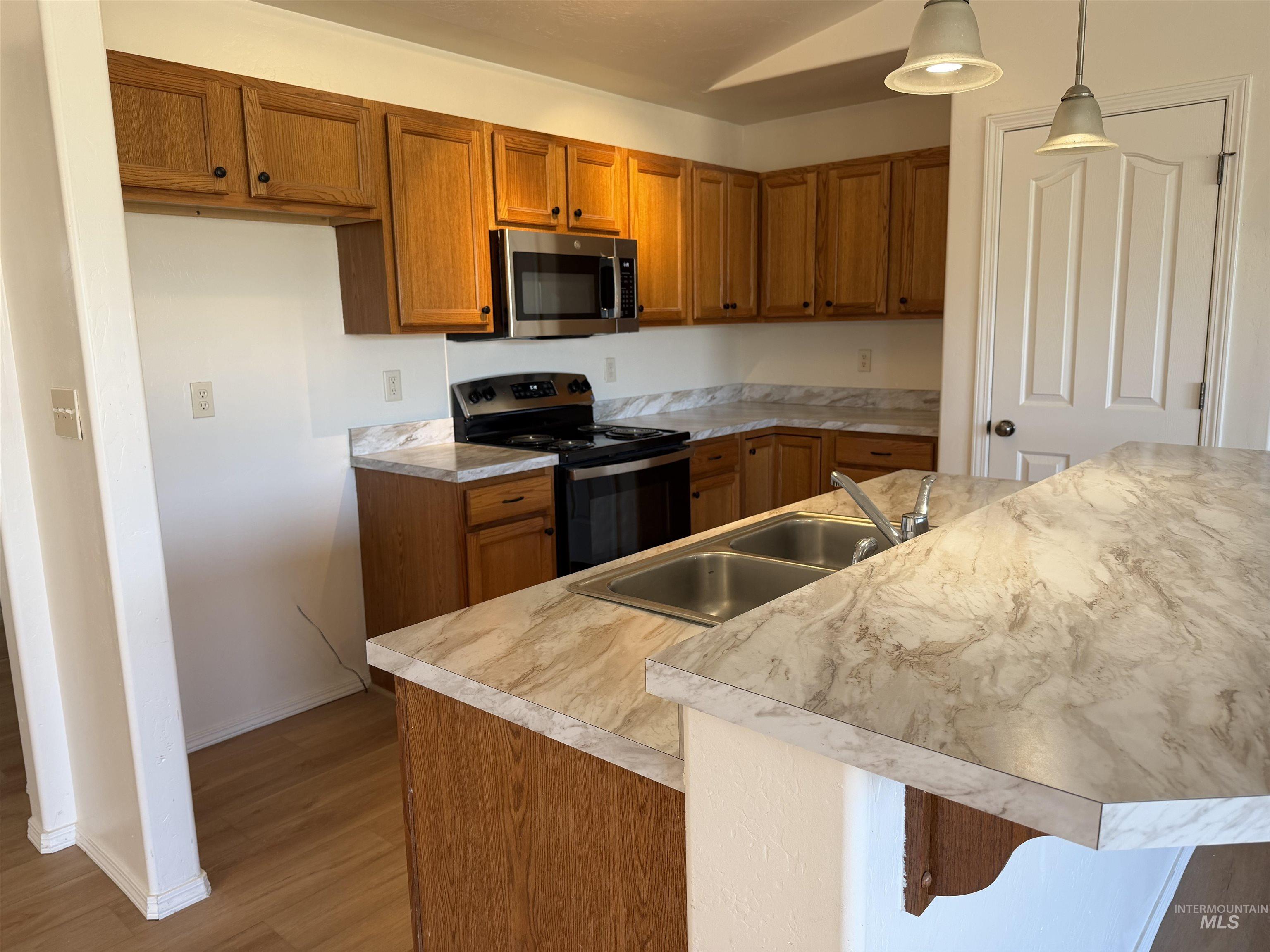 1135 Fiesta Way, Twin Falls, Idaho 83301-8264, 3 Bedrooms, 2 Bathrooms, Residential For Sale, Price $374,900, 98990903