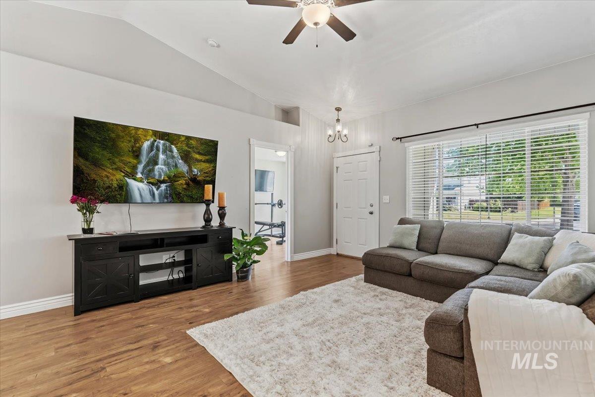 5222 Weston Avenue, Caldwell, Idaho 83607, 5 Bedrooms, 2 Bathrooms, Residential For Sale, Price $425,000, 98990904